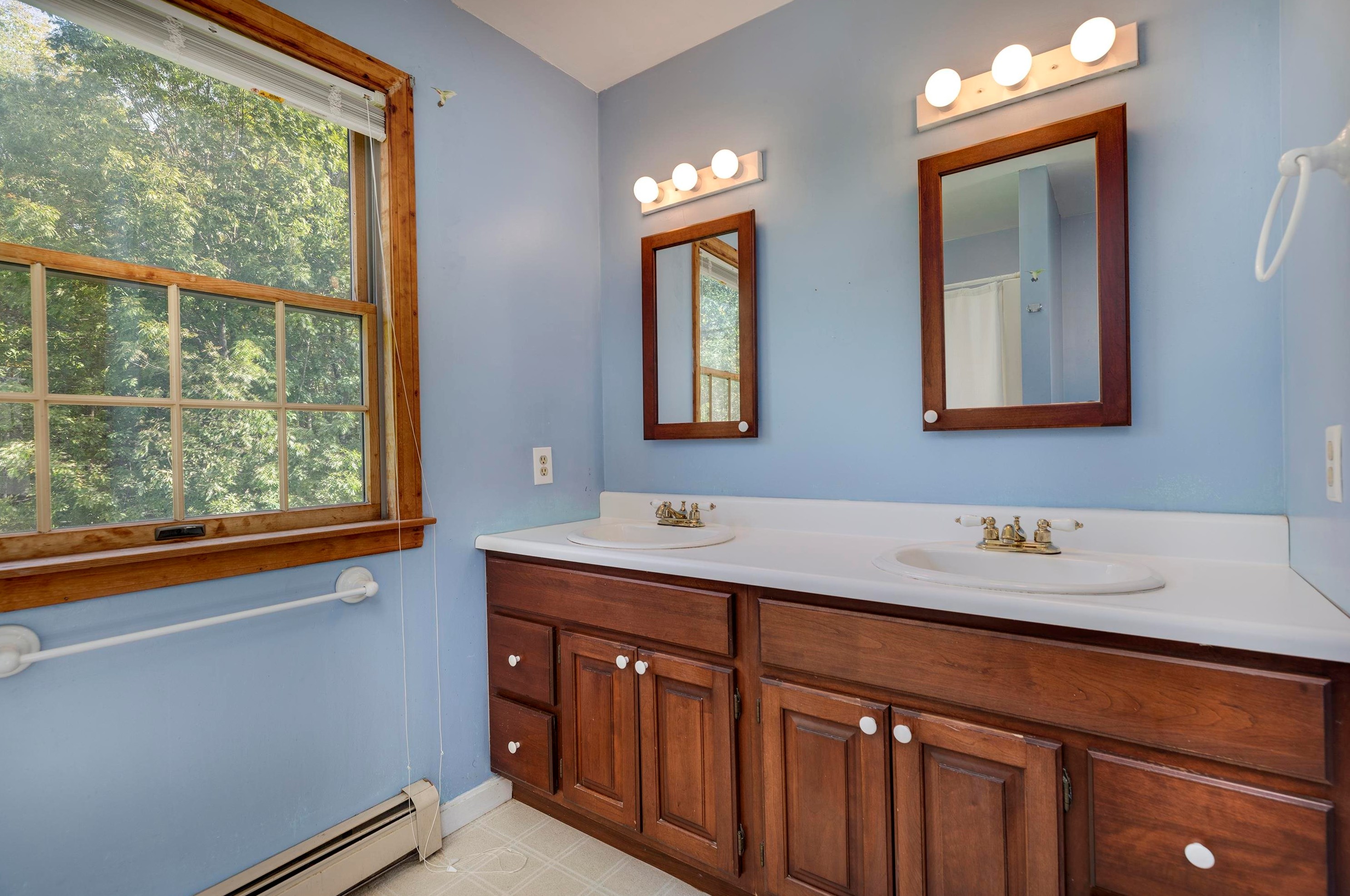 463 Meriden Rd, Lebanon NH  03766-2402 exterior