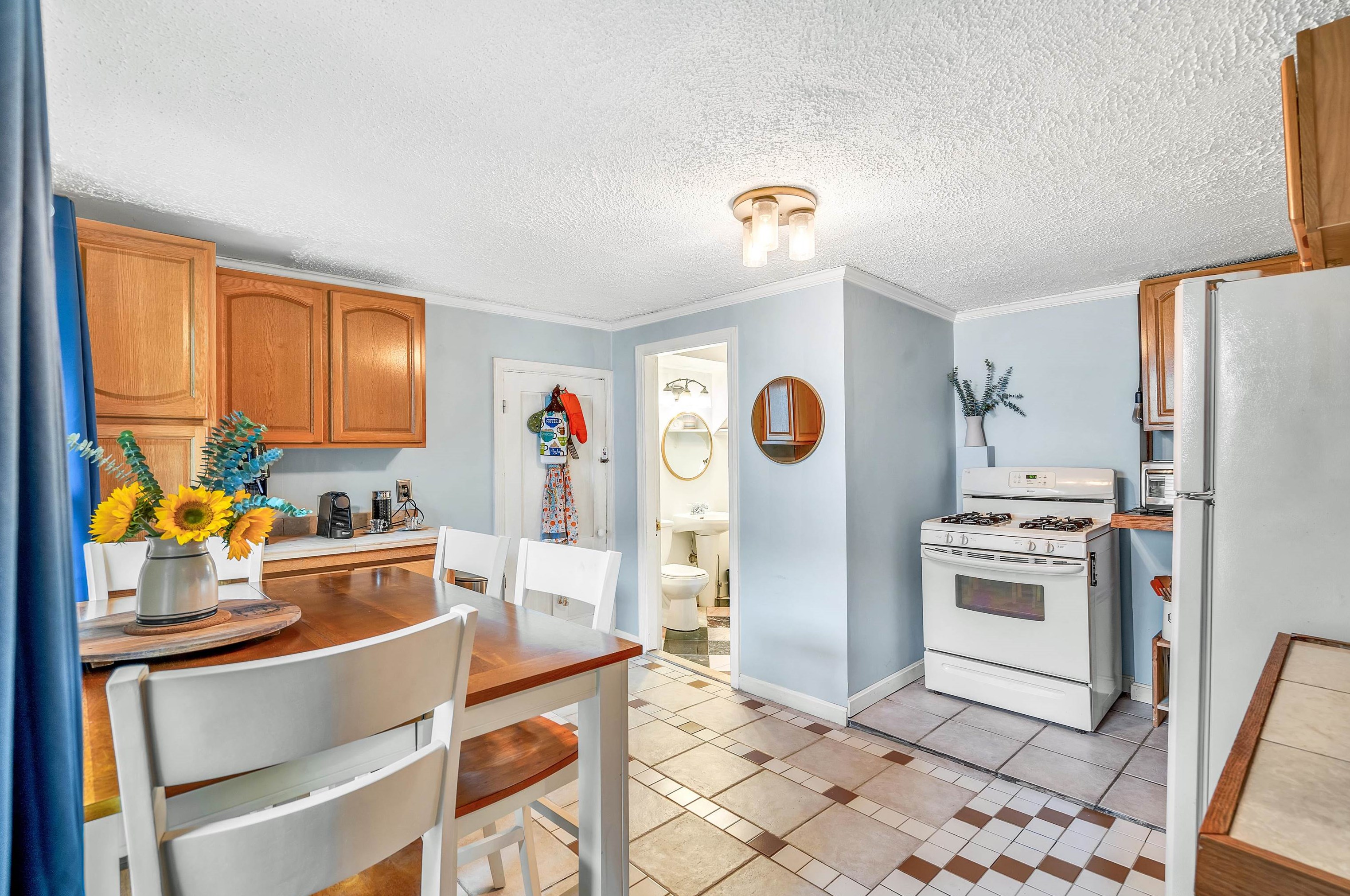 32 Riv St, Hudson MA 01749-2010 exterior