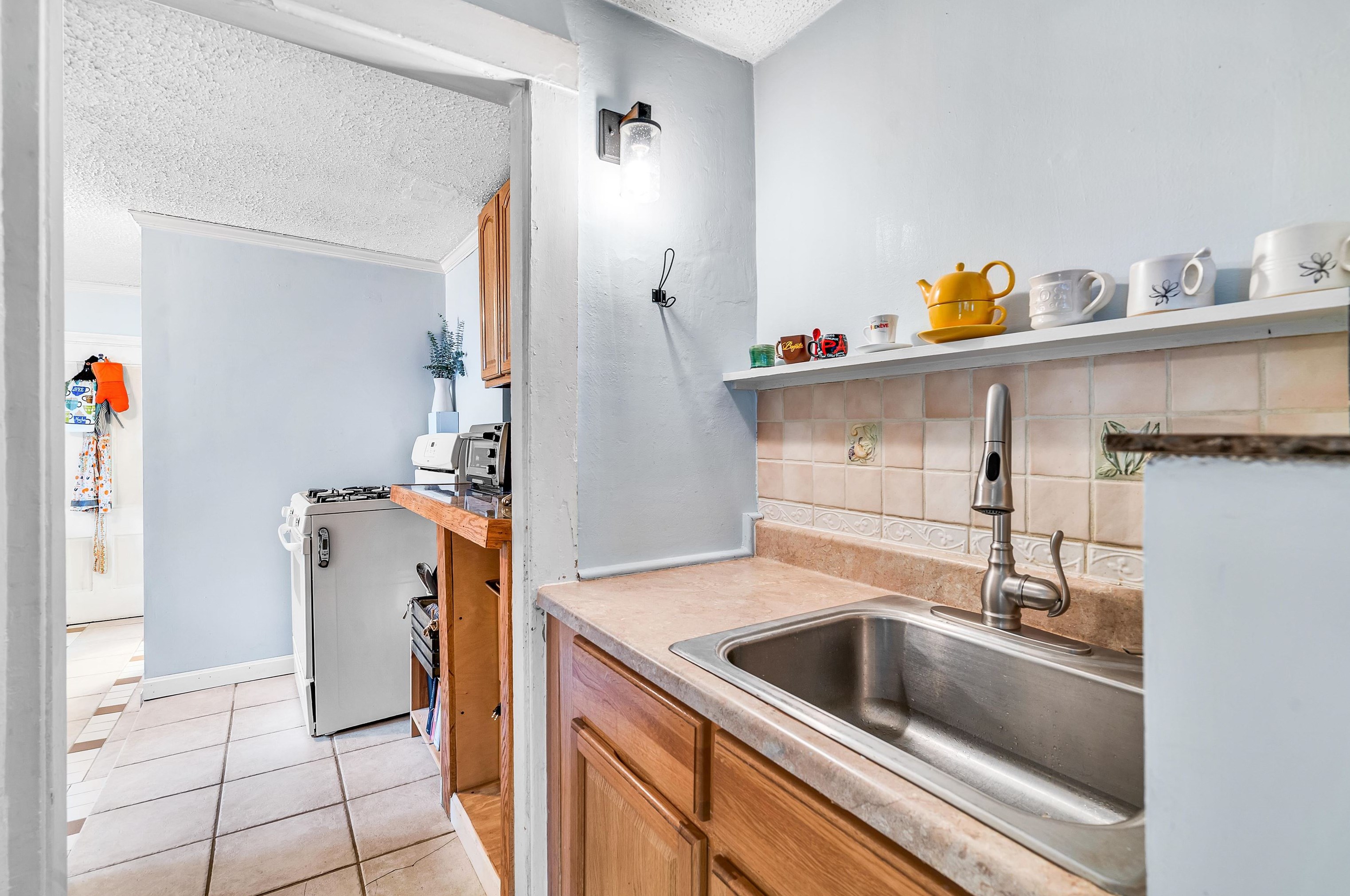 32 Riv St, Hudson MA 01749-2010 exterior