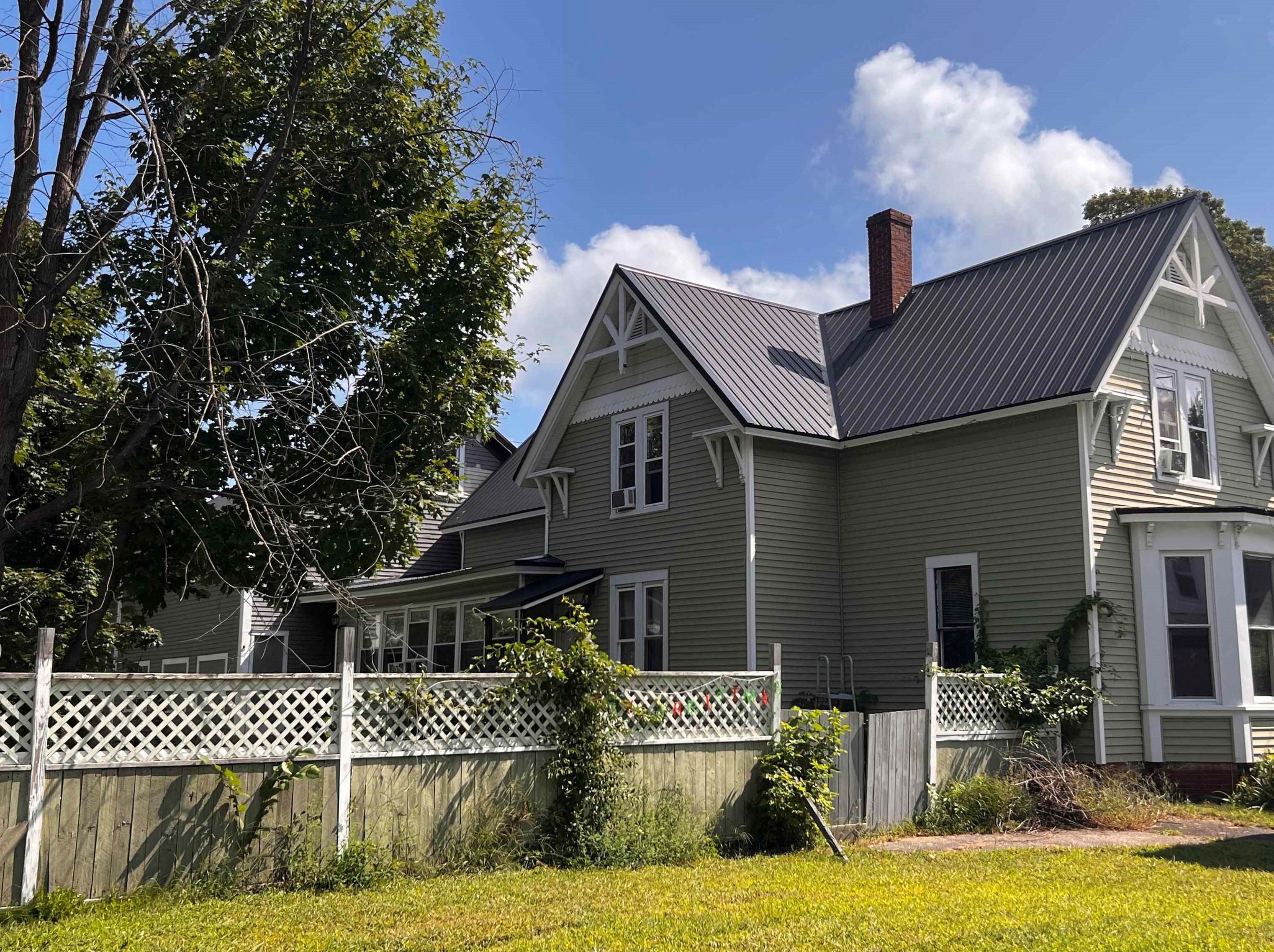 27 Fair St, Laconia, NH 03246