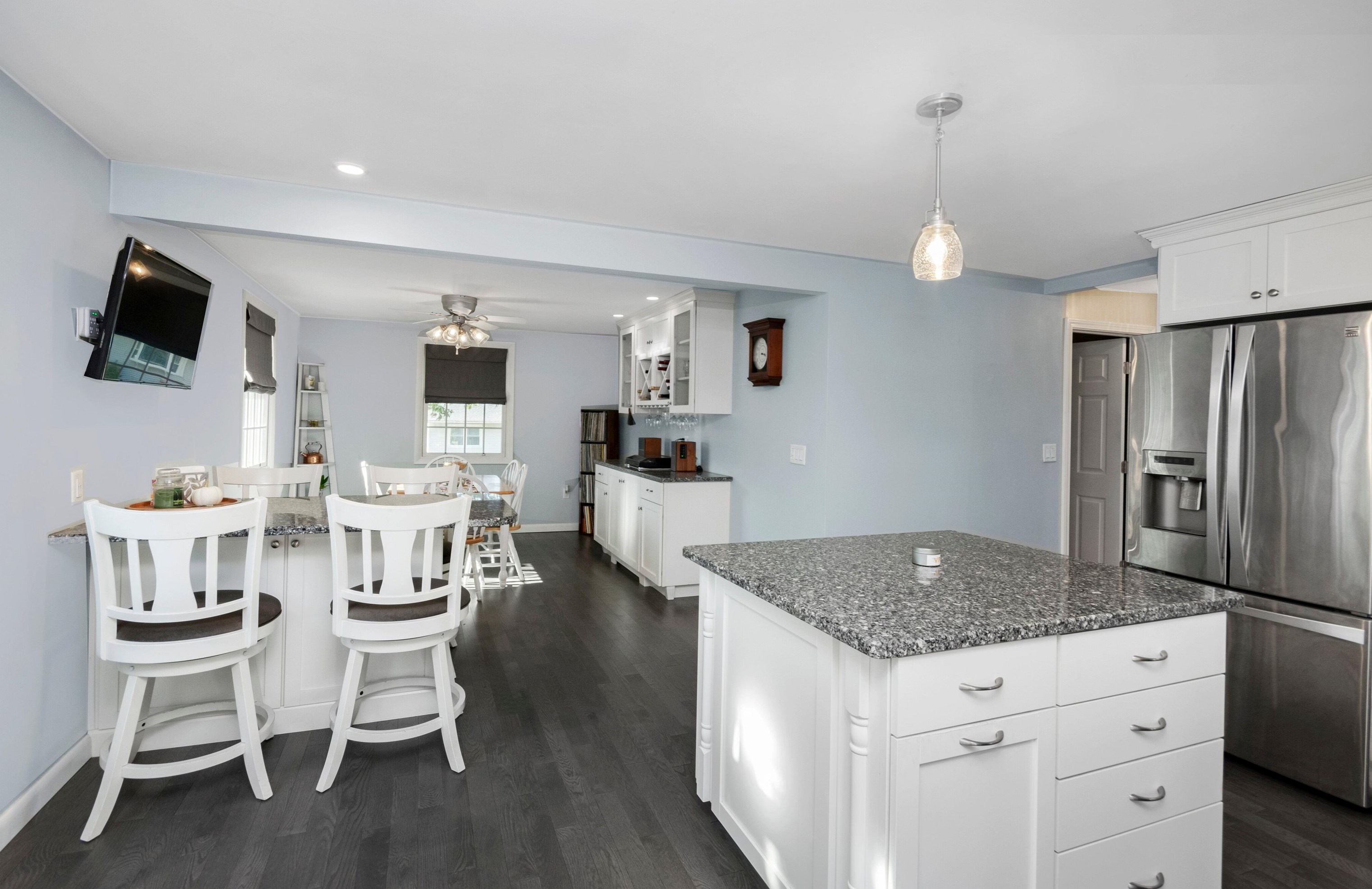18 Cedar St, Hudson NH  03051-4715 exterior