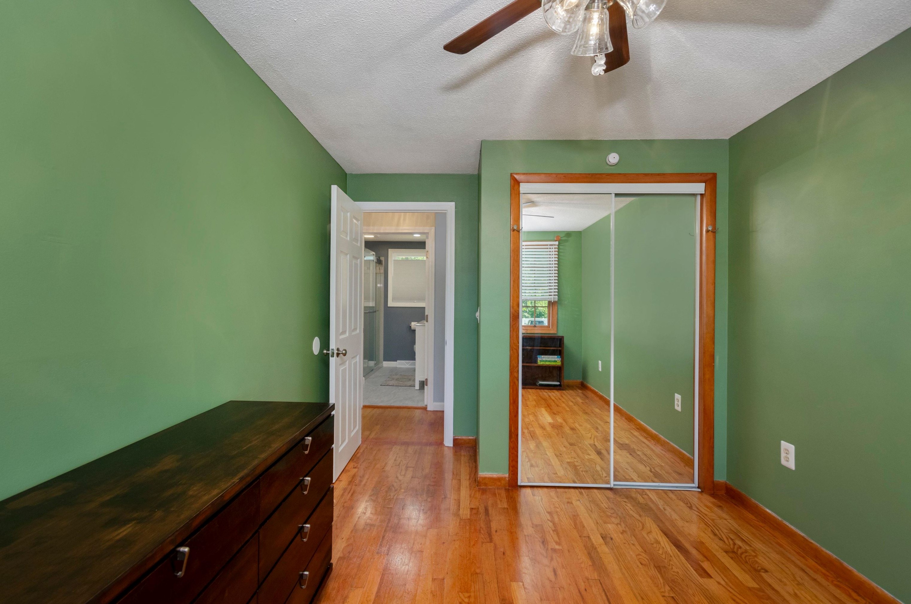18 Cedar St, Hudson NH  03051-4715 exterior