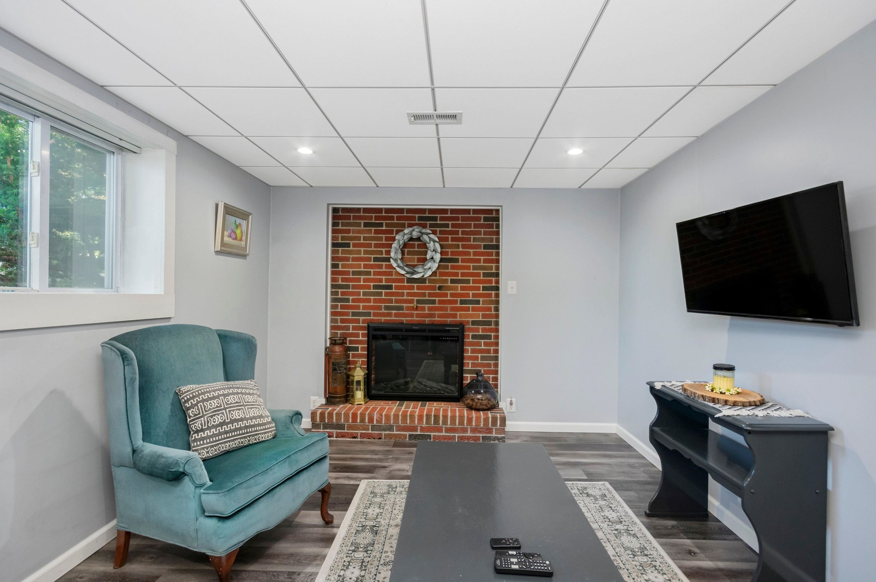 18 Cedar St, Hudson NH  03051-4715 exterior