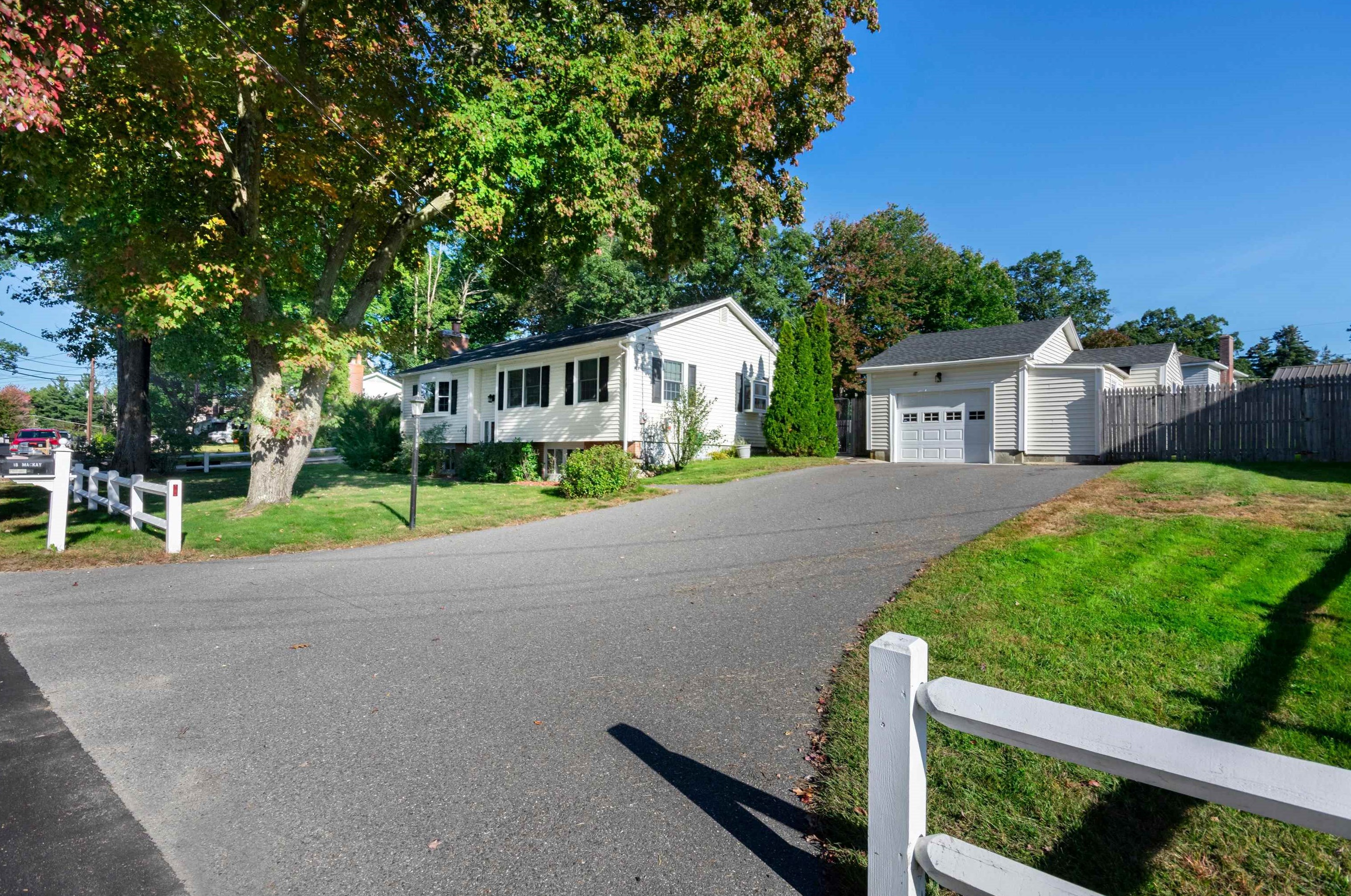 18 Cedar St, Hudson NH  03051-4713 exterior
