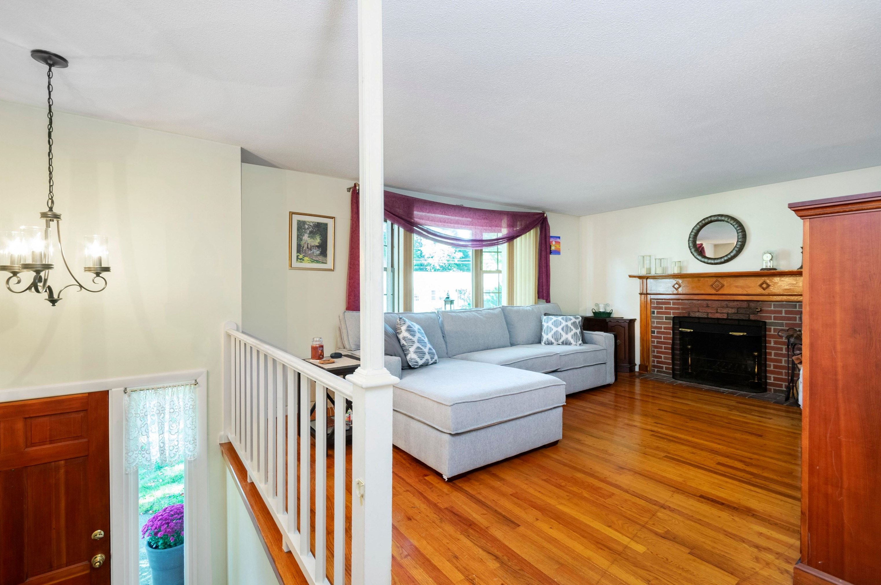 18 Cedar St, Hudson NH  03051-4715 exterior