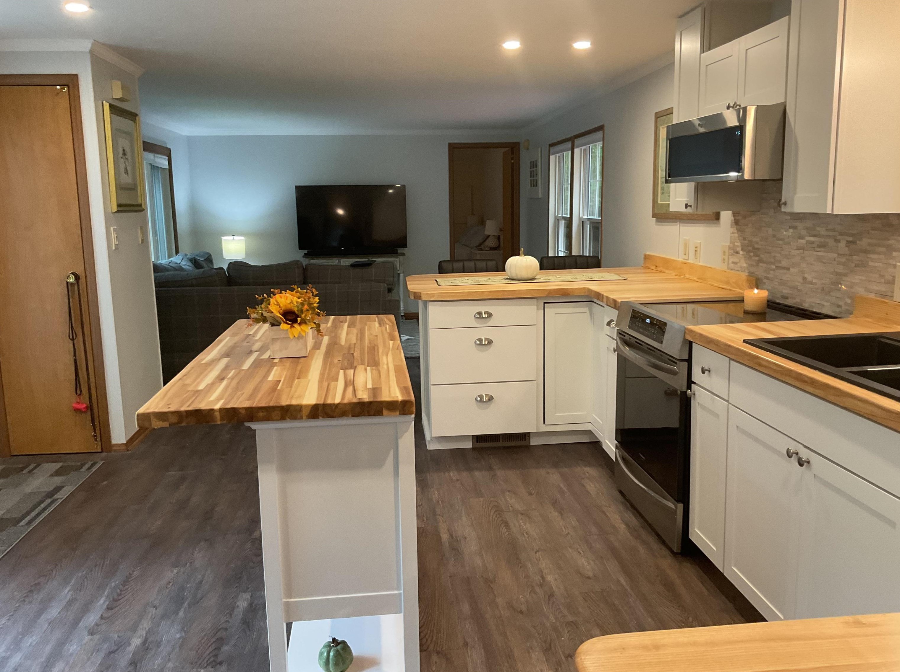 2 Kenyann Dr, Tuftonboro NH  03894-4822 exterior