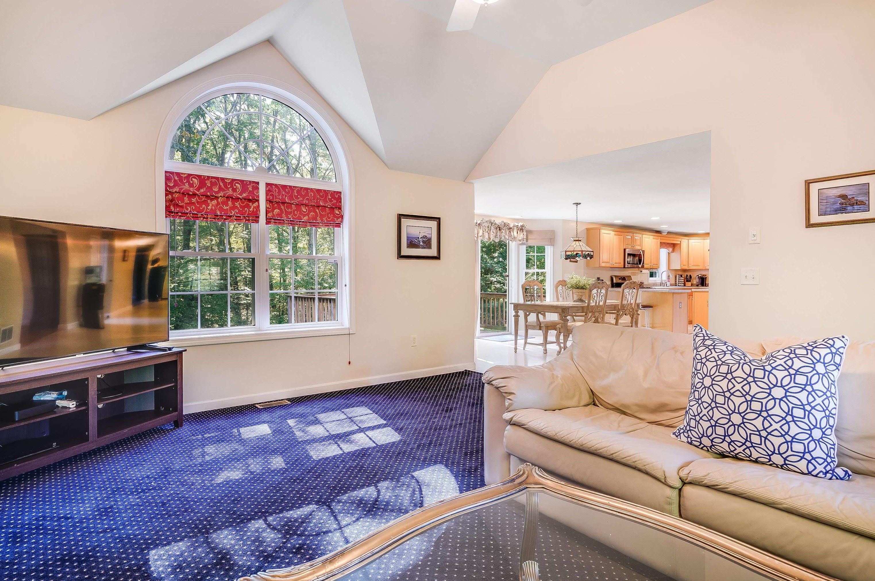 34 Gabrielle Dr, Hudson NH  03051-6621 exterior