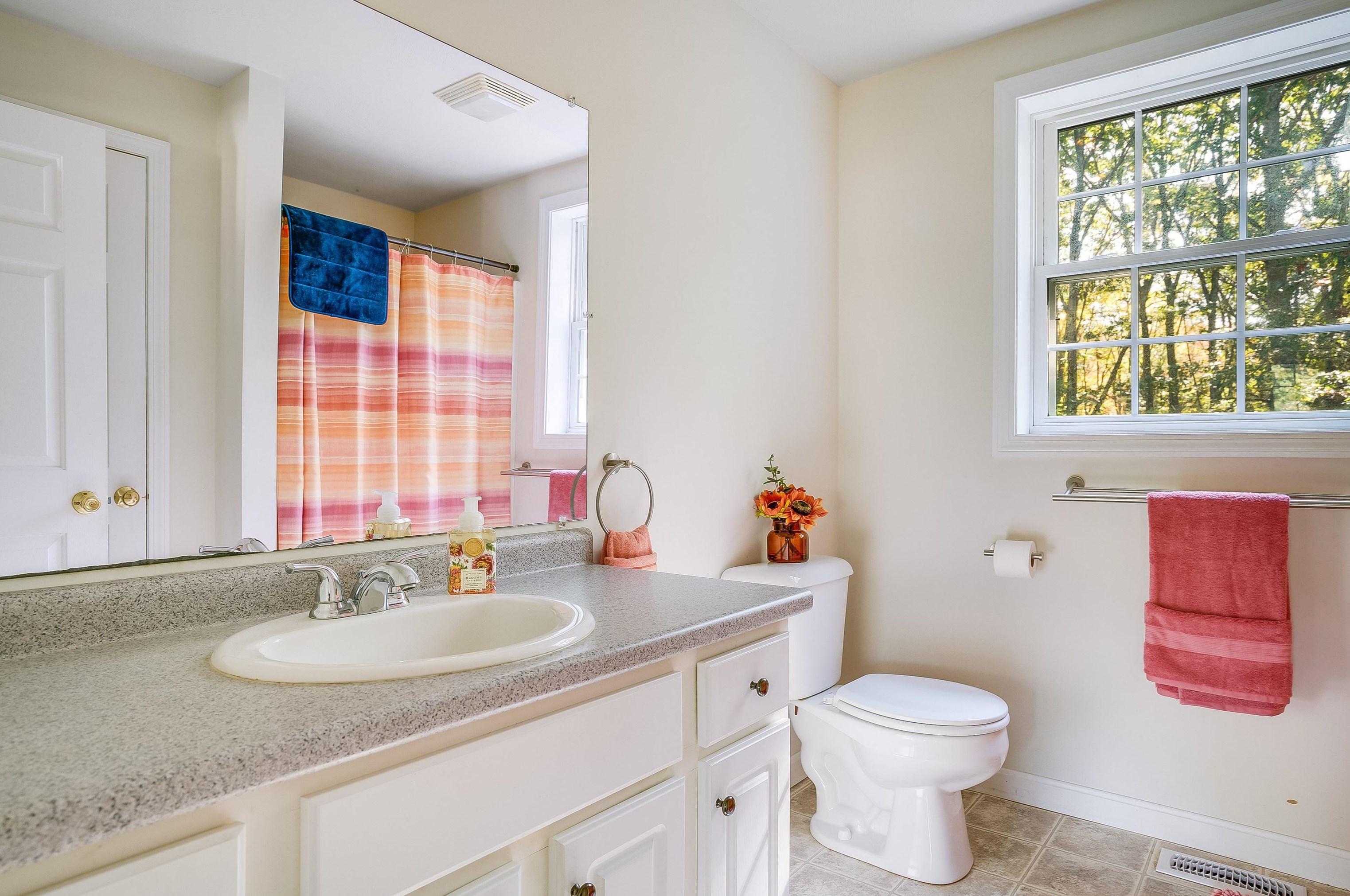 34 Gabrielle Dr, Hudson NH  03051-6621 exterior