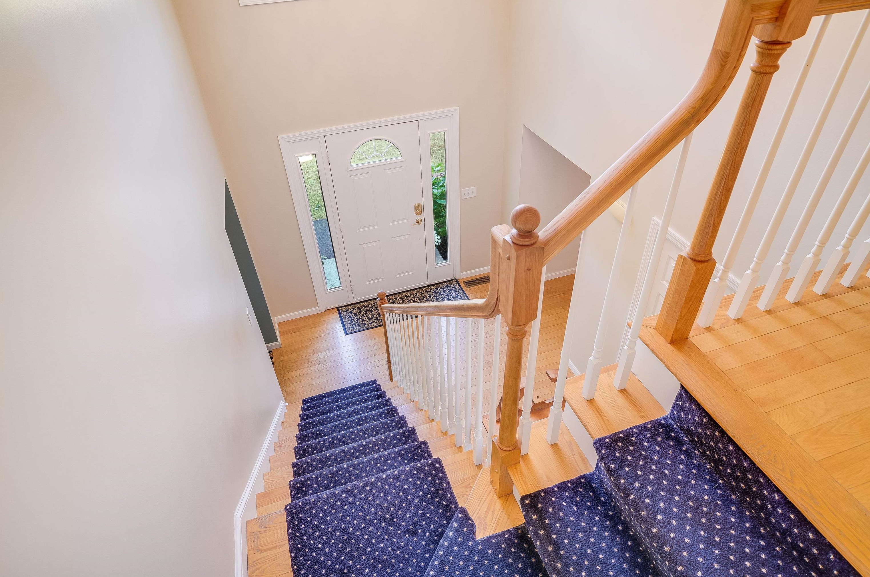 34 Gabrielle Dr, Hudson NH  03051-6621 exterior