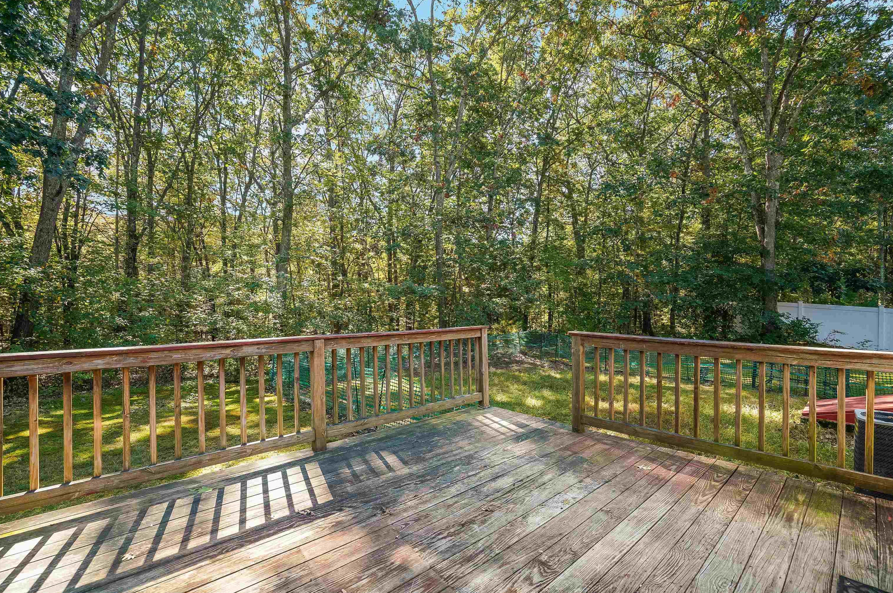 34 Gabrielle Dr, Hudson NH  03051-6621 exterior