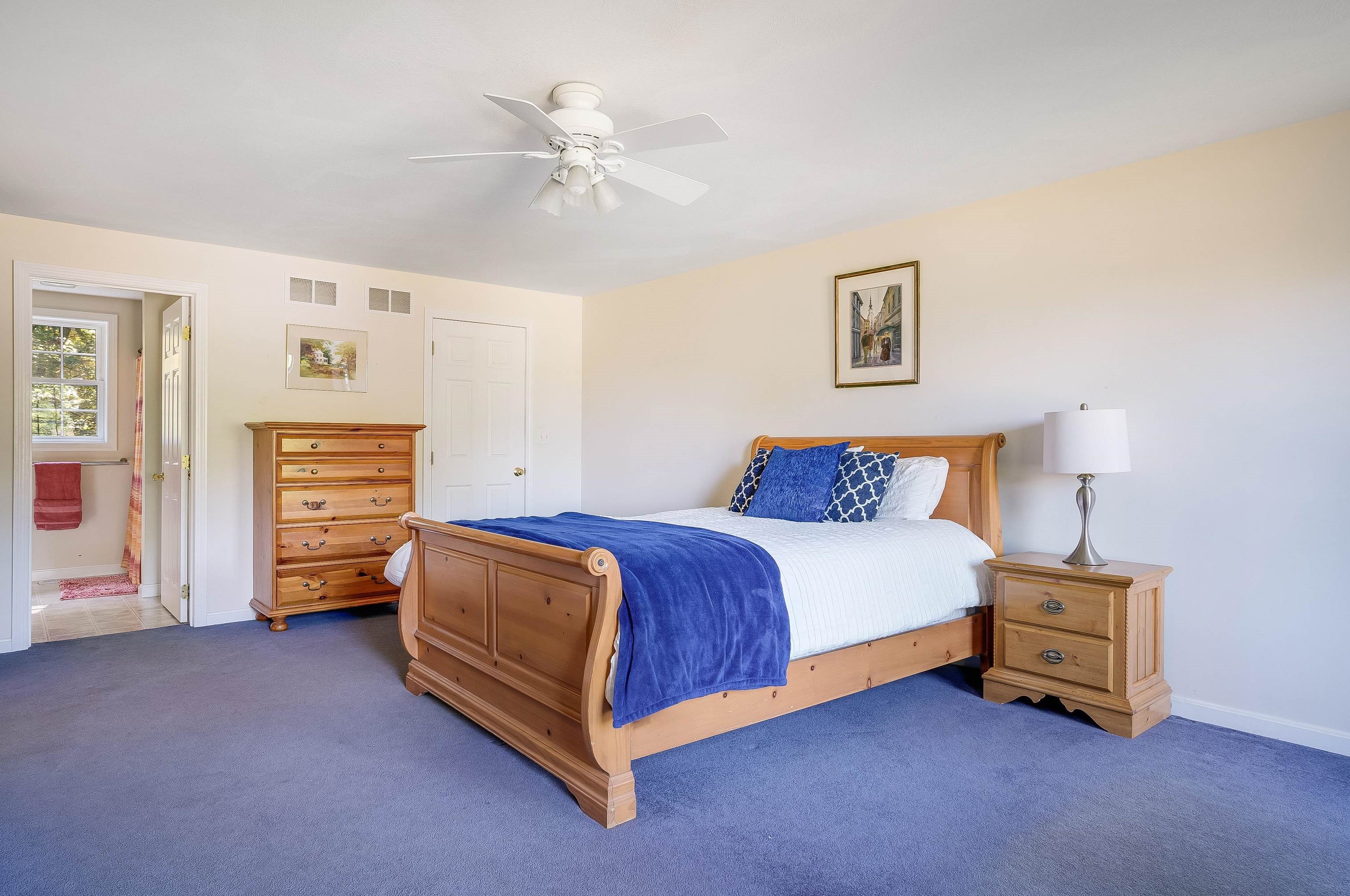 34 Gabrielle Dr, Hudson NH  03051-6621 exterior