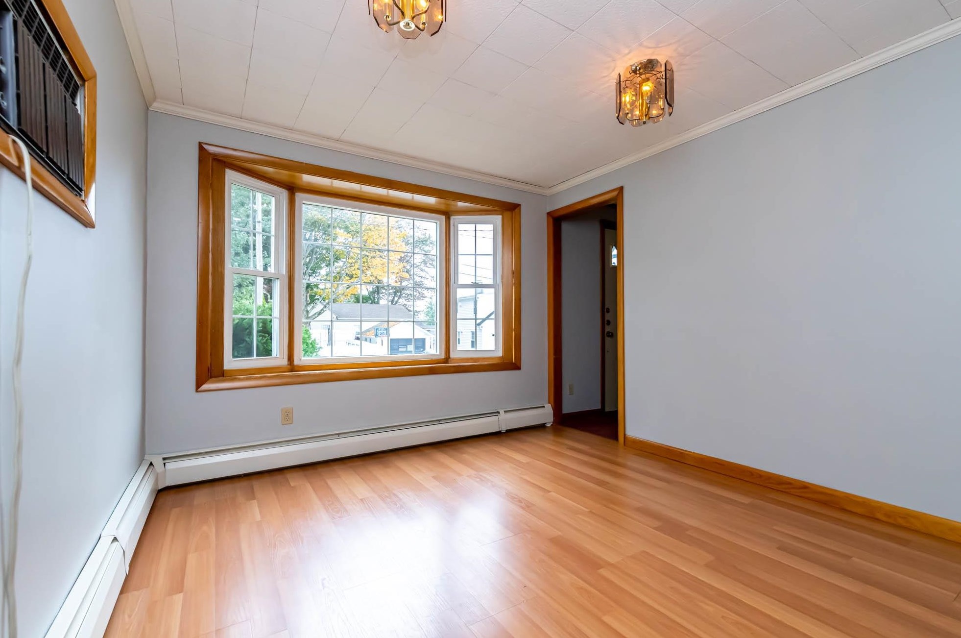 222 Brunelle Ave, Manchester NH  03103-4633 exterior