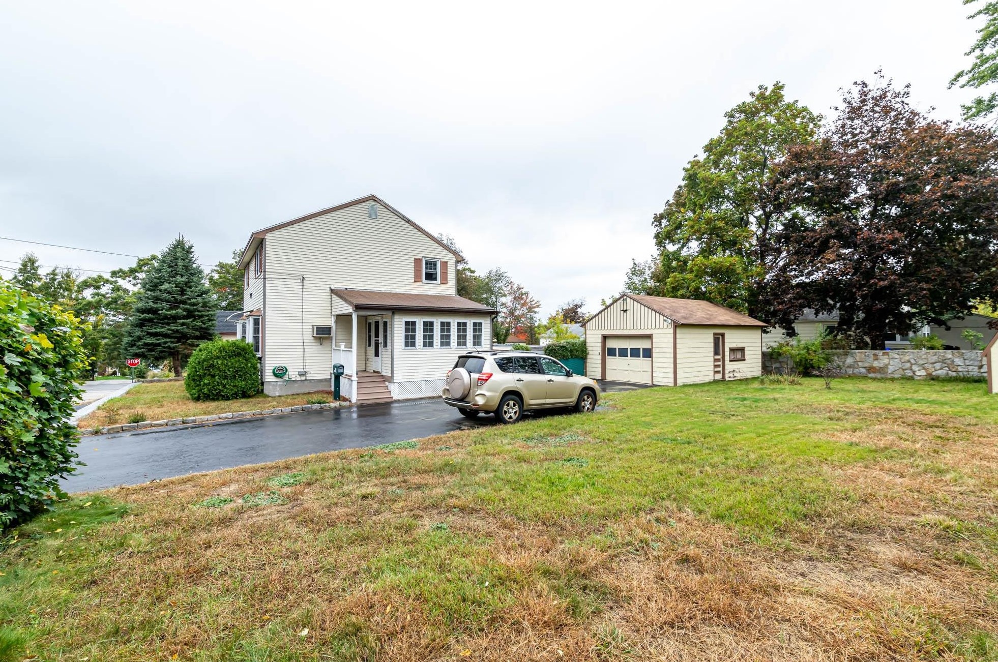 222 Brunelle Ave, Manchester NH  03103-4633 exterior