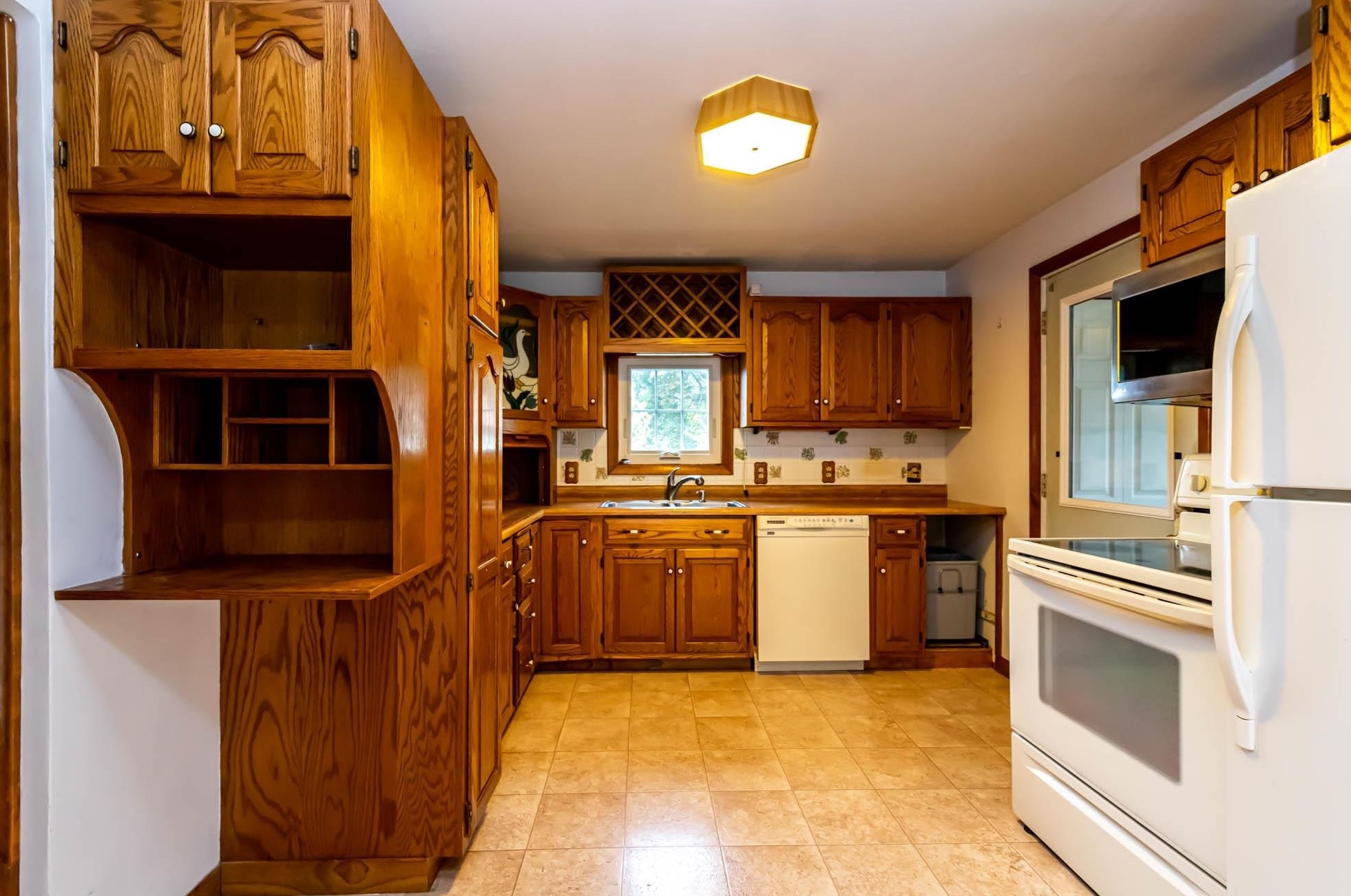222 Brunelle Ave, Manchester NH  03103-4633 exterior