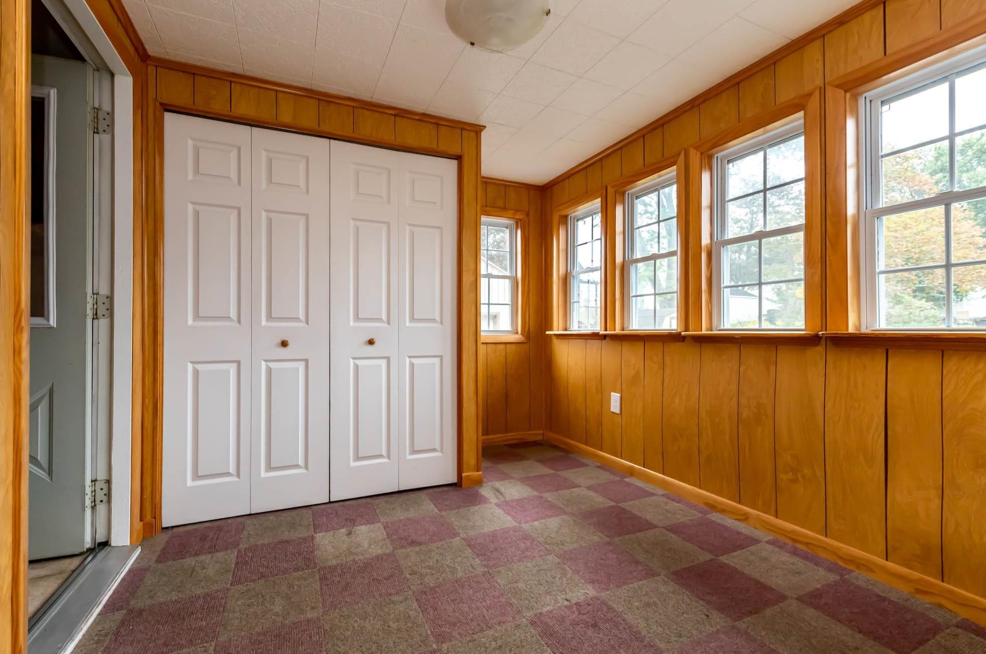 222 Brunelle Ave, Manchester NH  03103-4633 exterior