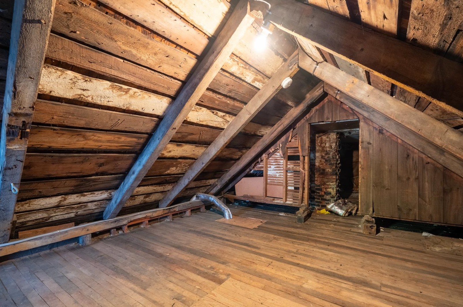 6 Leonard Ave, Manchester NH  03106-1053 exterior