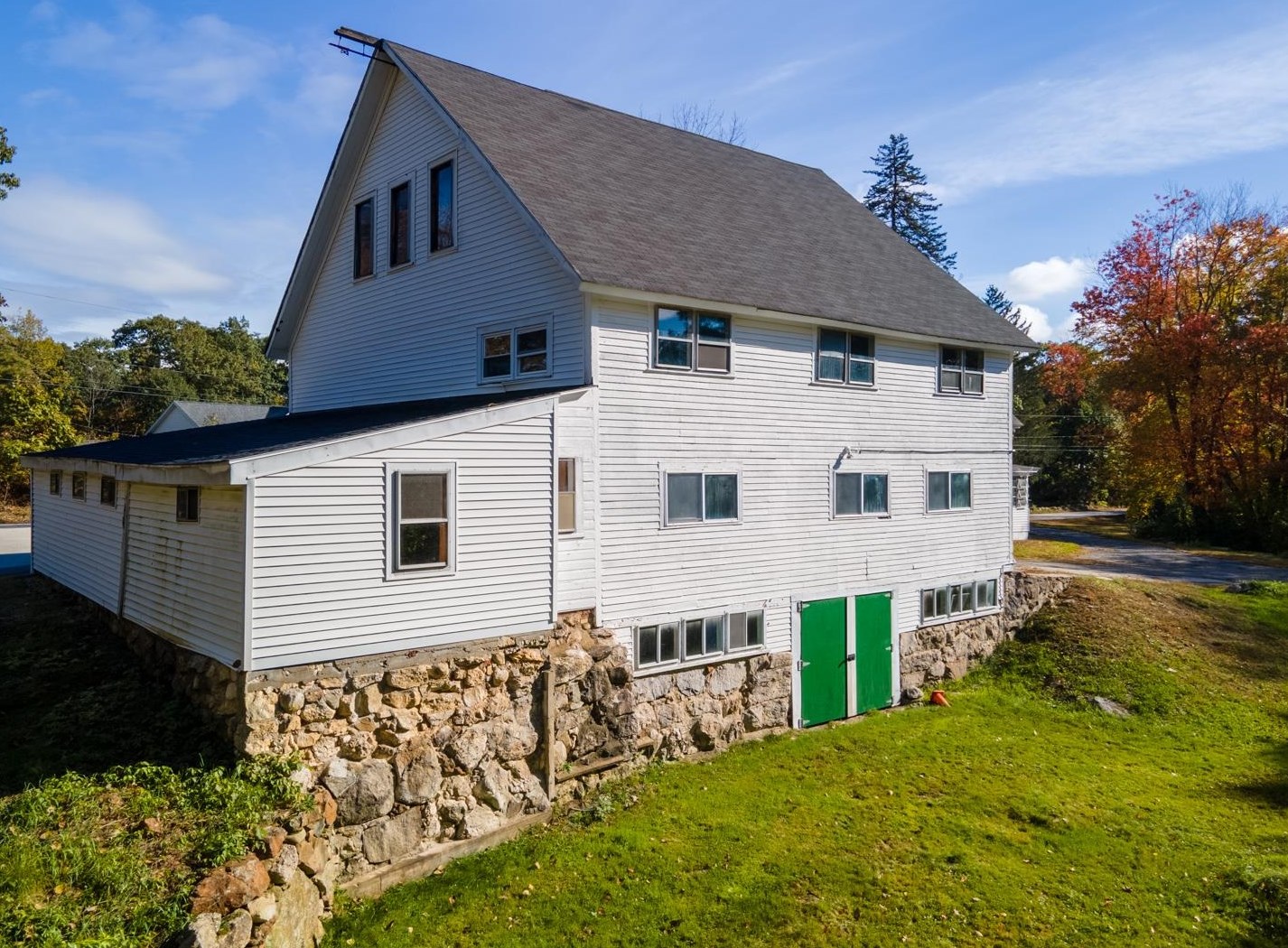 6 Leonard Ave, Manchester NH  03106-1053 exterior