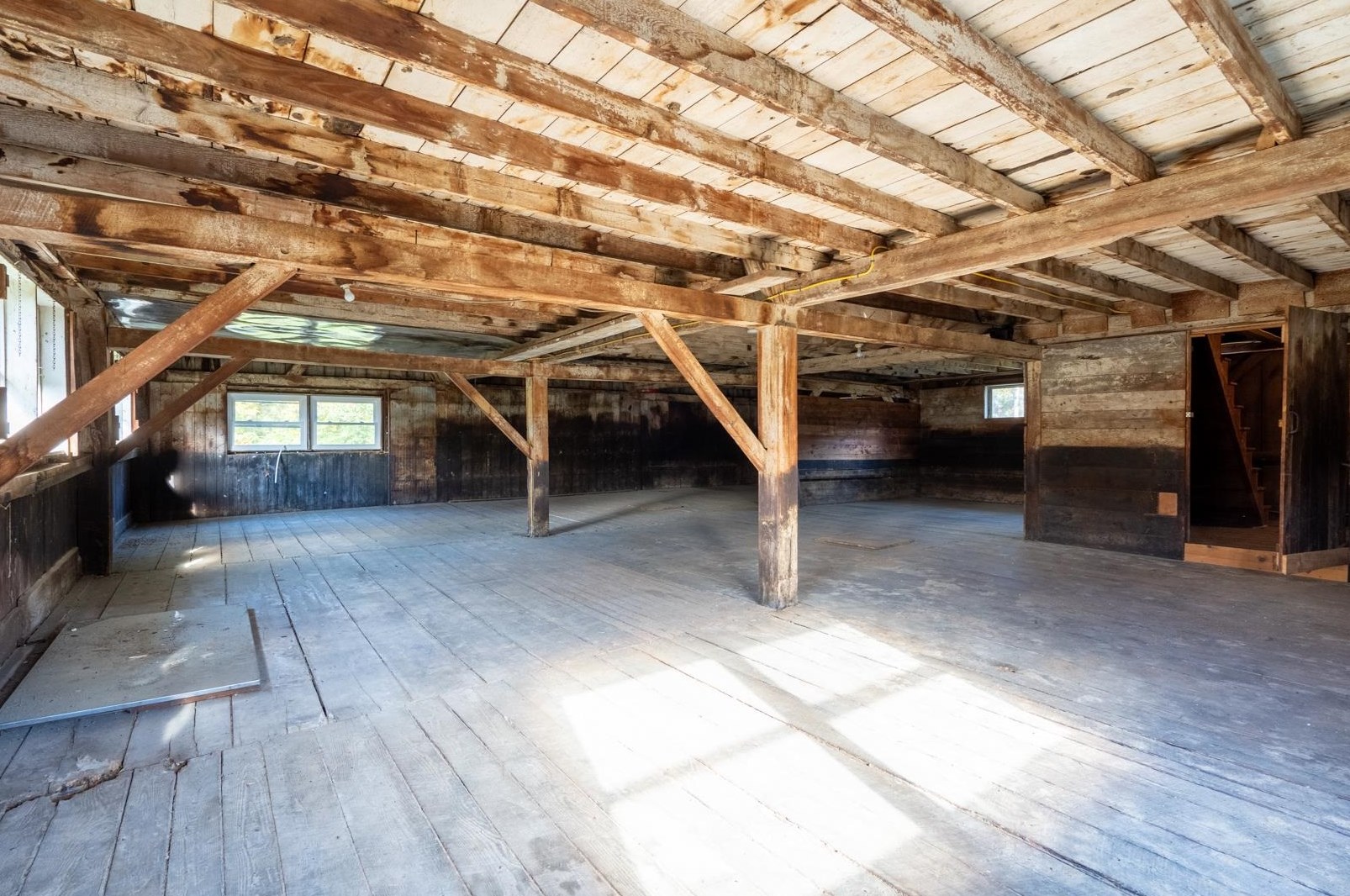 6 Leonard Ave, Manchester NH  03106-1053 exterior