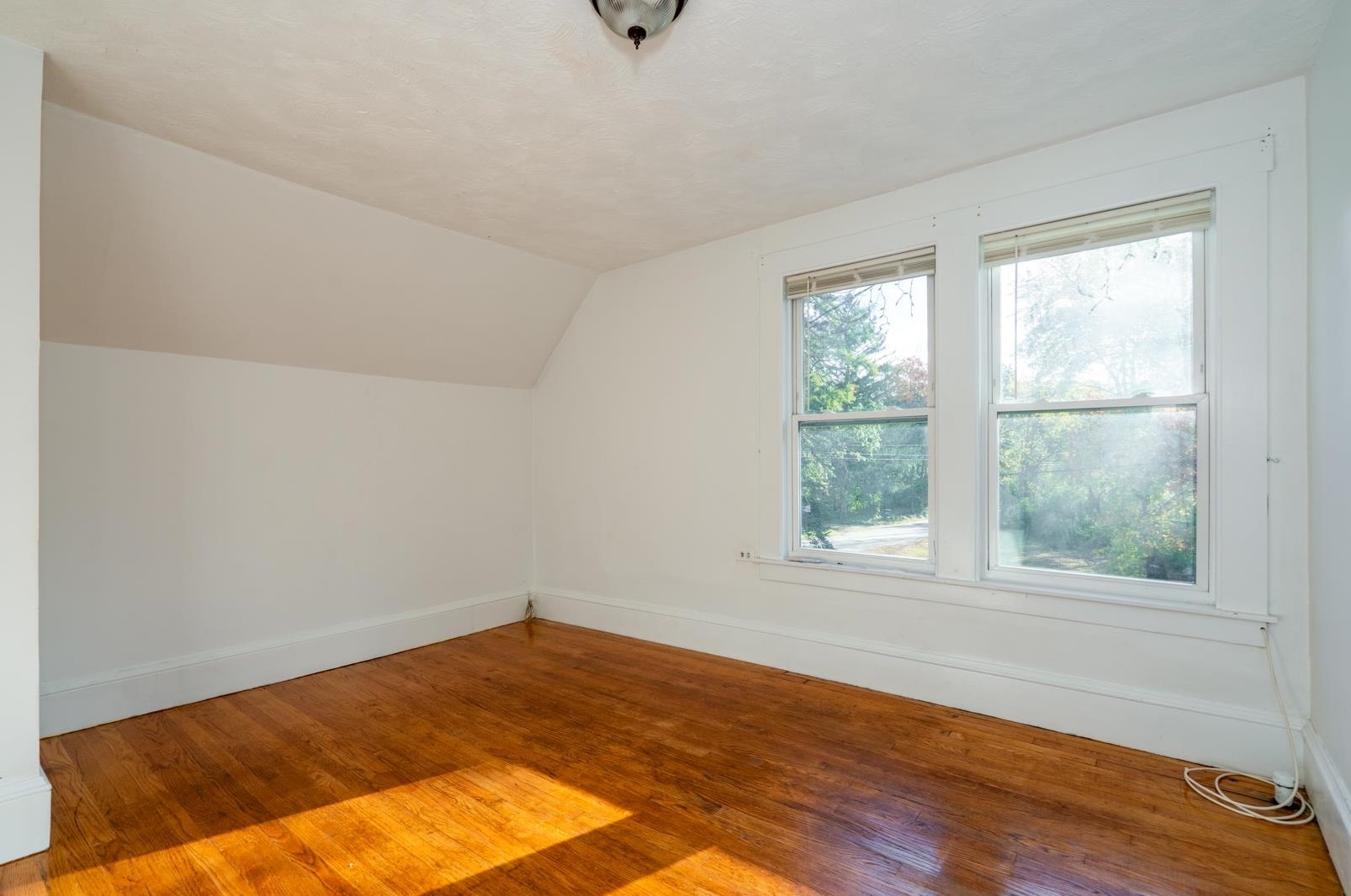 6 Leonard Ave, Manchester NH  03106-1053 exterior