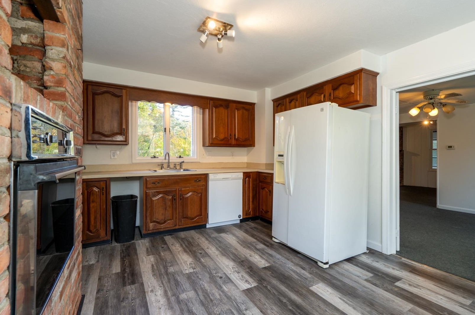 6 Leonard Ave, Manchester NH  03106-1053 exterior