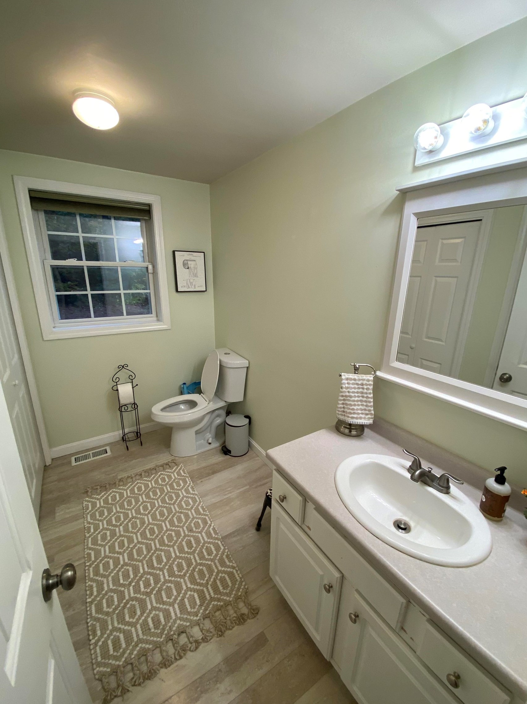 56 Lawrence Rd, Hudson NH  03051-3137 exterior