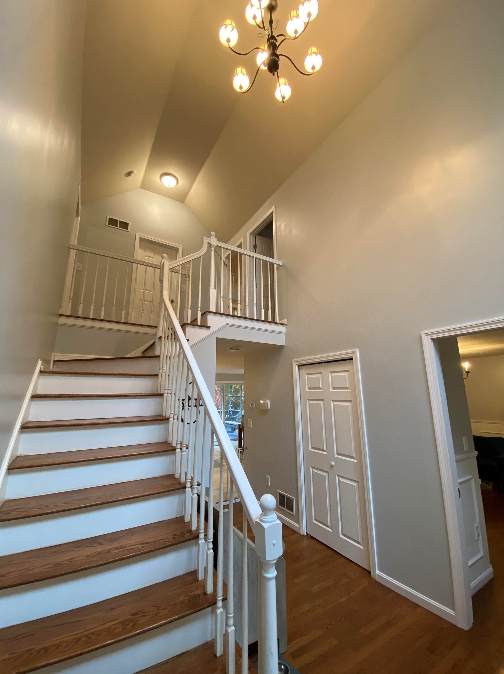 56 Lawrence Rd, Hudson NH  03051-3137 exterior