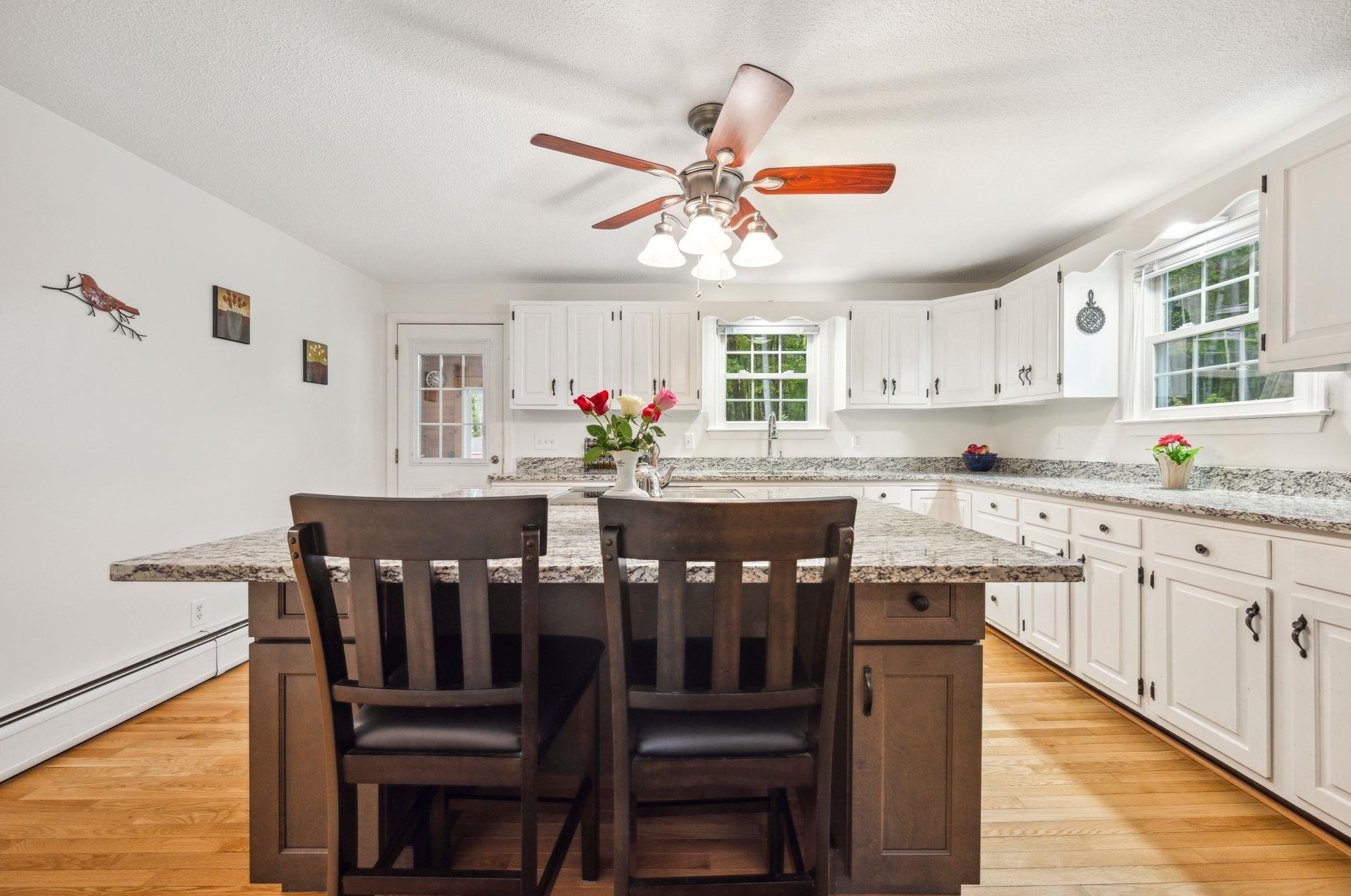 28 Pinnacle St, Manchester NH  03106-1535 exterior