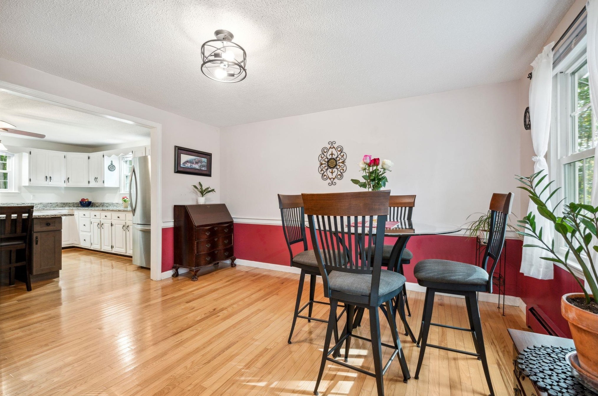 28 Pinnacle St, Manchester NH  03106-1535 exterior