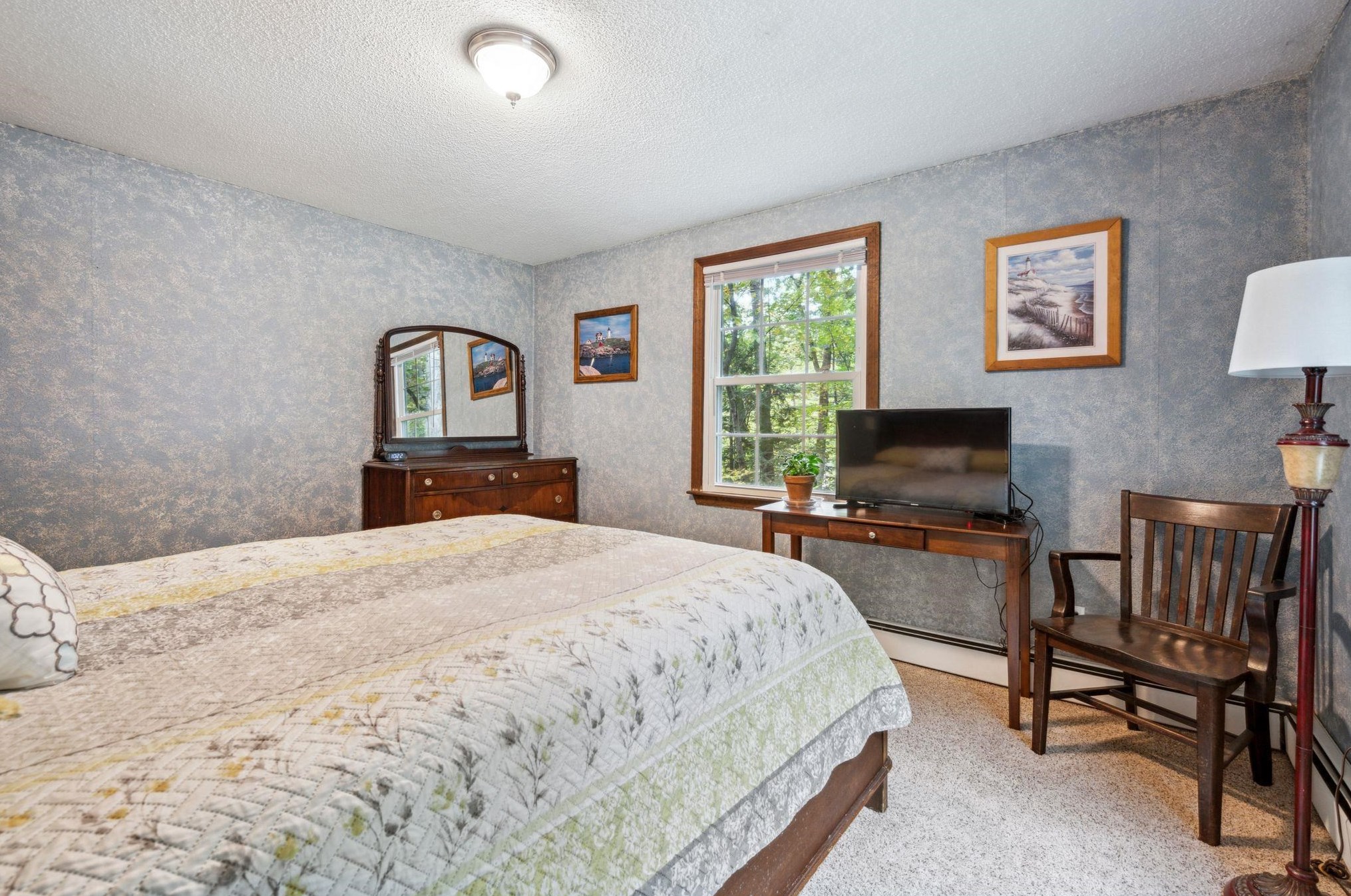 28 Pinnacle St, Manchester NH  03106-1535 exterior