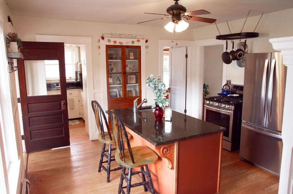 104 Porter St, Manchester NH  03103-2956 exterior