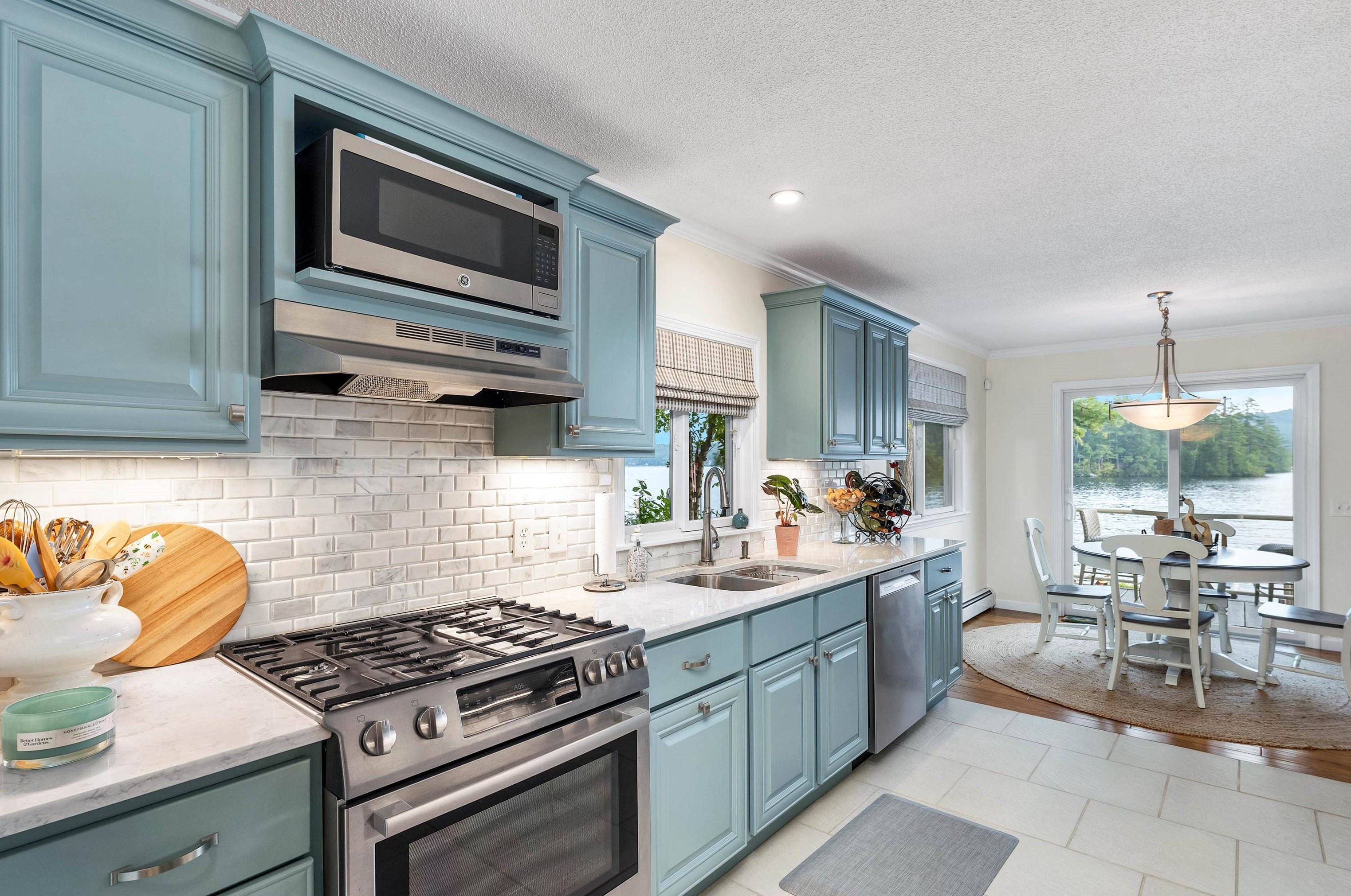 4 Leighton Ave N, Laconia, NH 03246