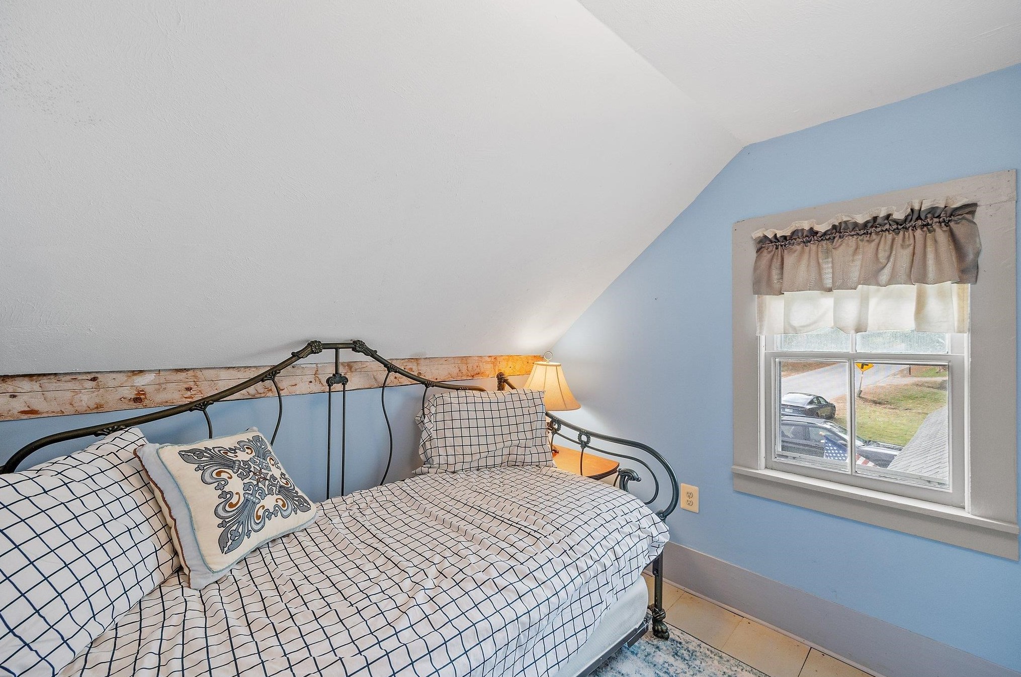 56 Washburn Rd, Bridgewater NH  03222-6615 exterior