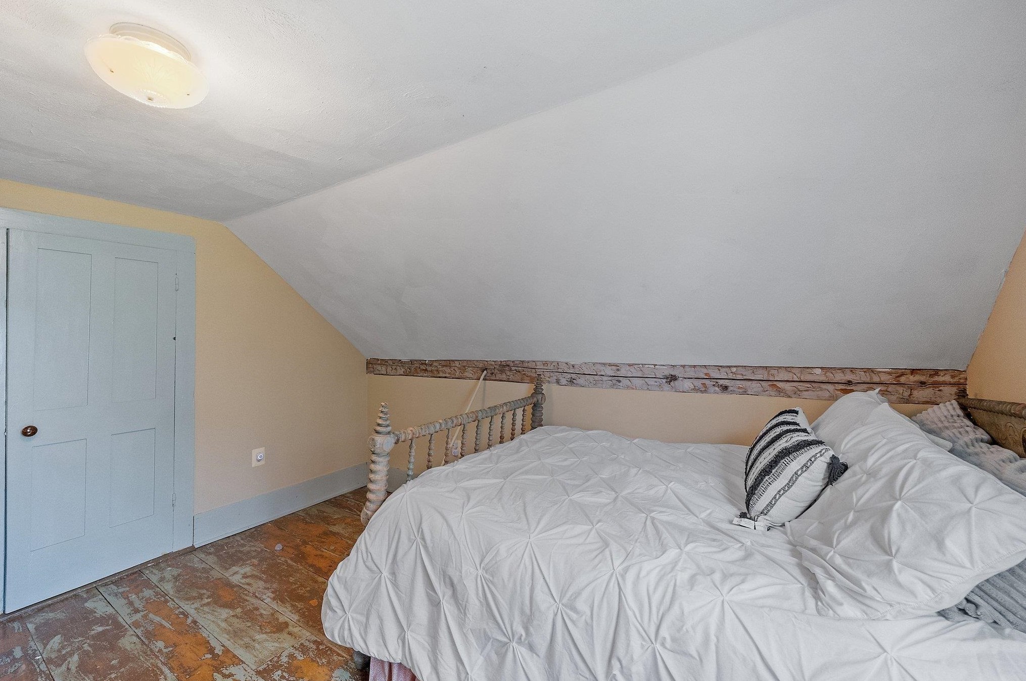 56 Washburn Rd, Bridgewater NH  03222-6615 exterior