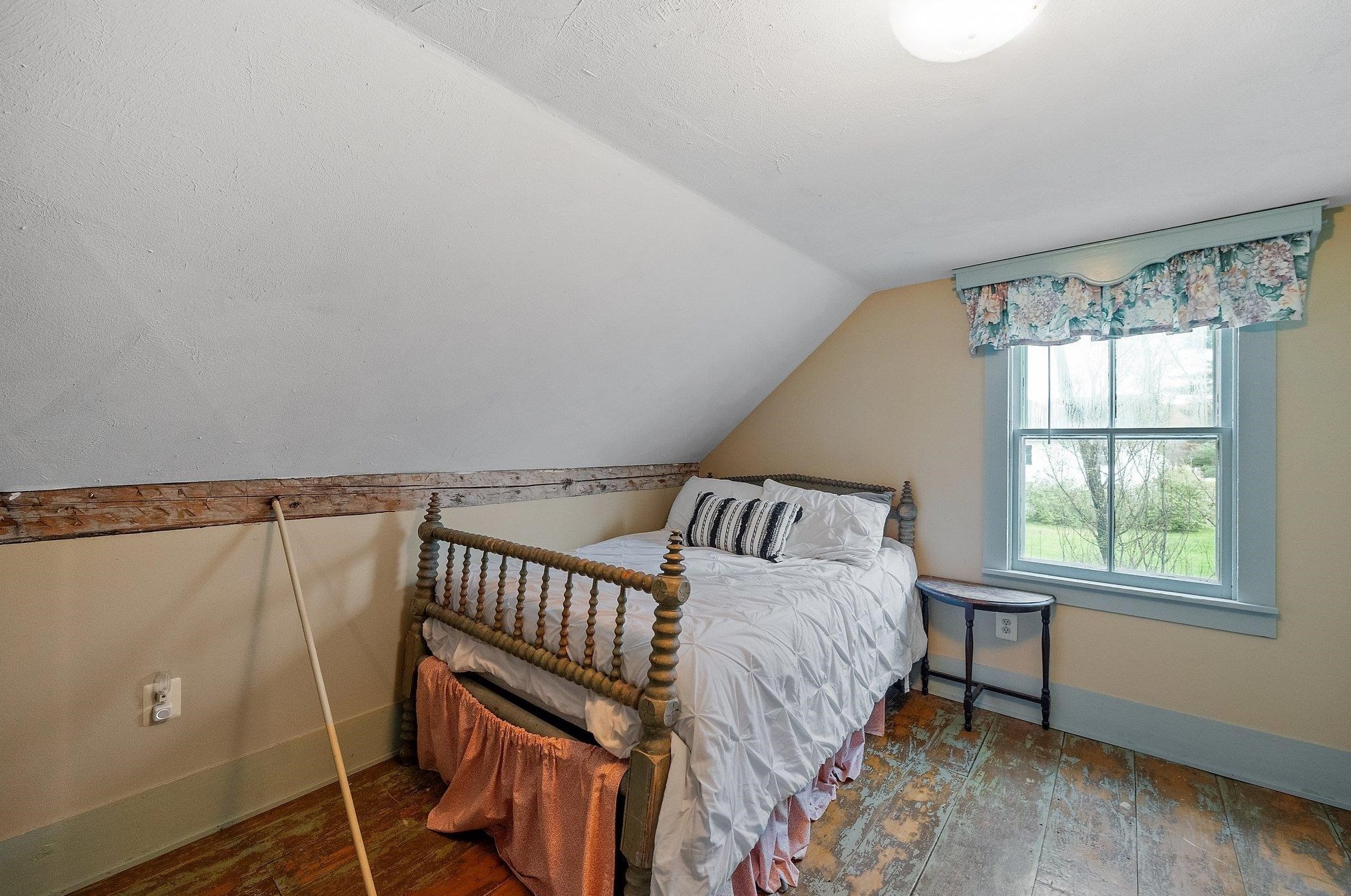 56 Washburn Rd, Bridgewater NH  03222-6615 exterior