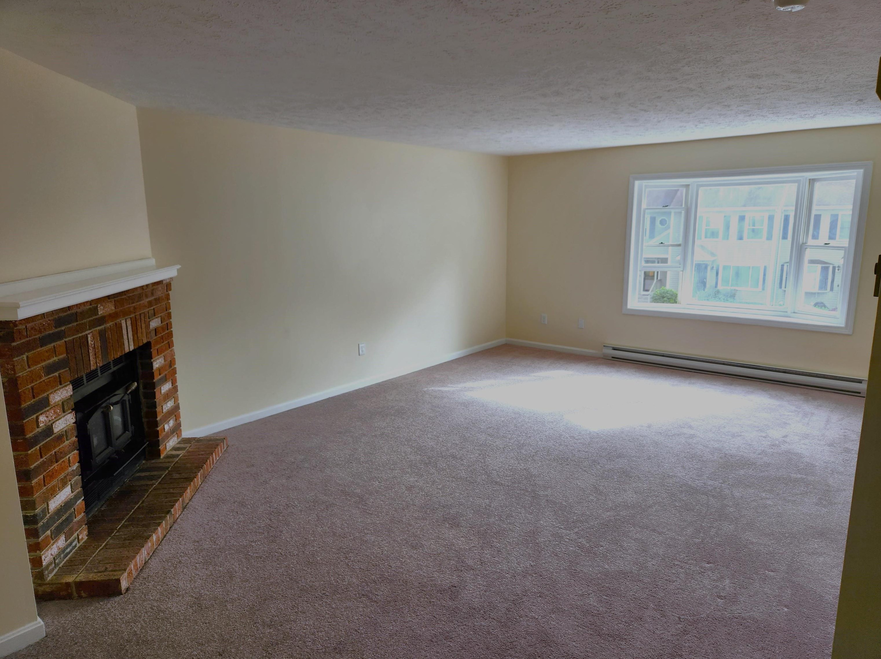 36 Cricket Hill Dr, Merrimack NH  03054-6621 exterior