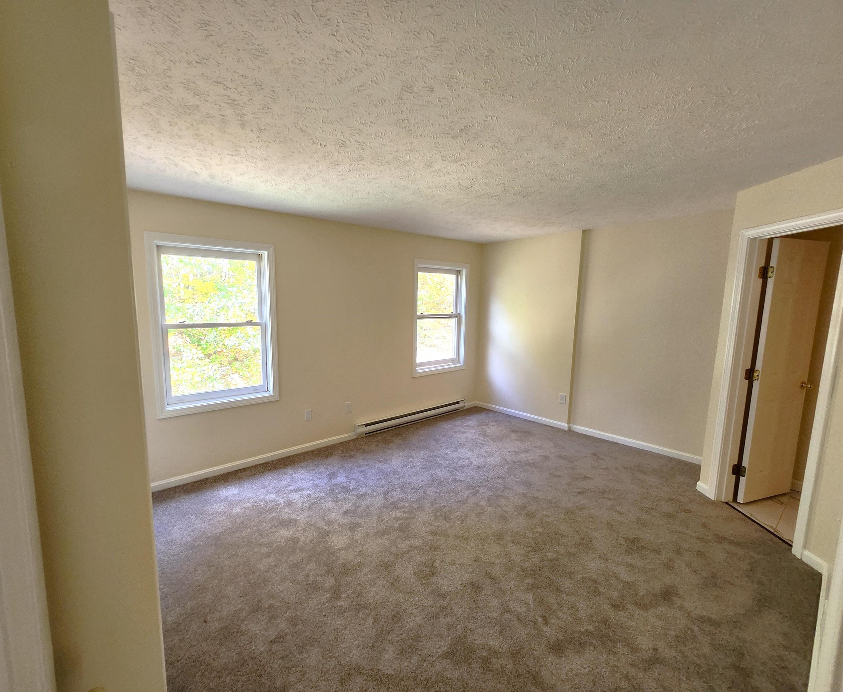 36 Cricket Hill Dr, Merrimack NH  03054-6621 exterior