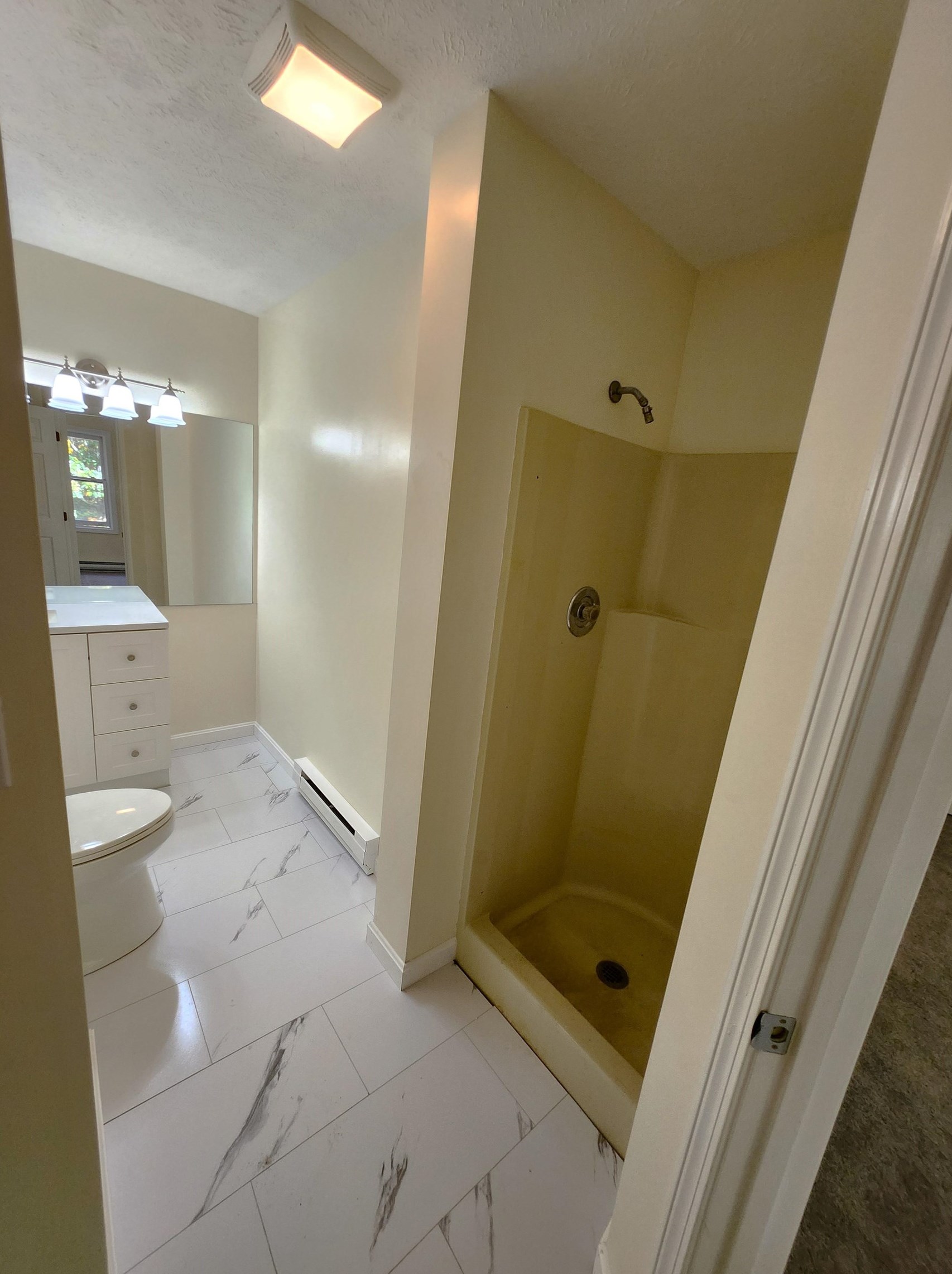 36 Cricket Hill Dr, Merrimack NH  03054-6621 exterior