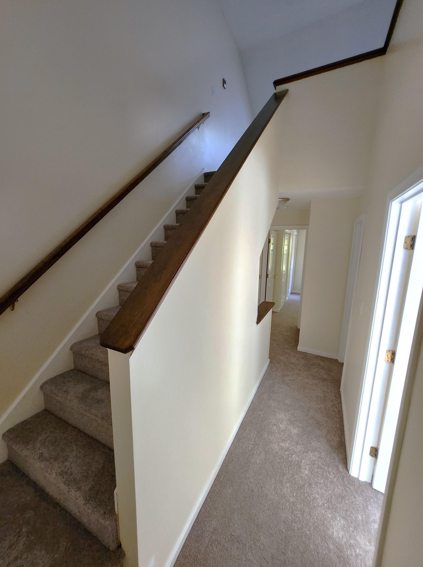 36 Cricket Hill Dr, Merrimack NH  03054-6621 exterior