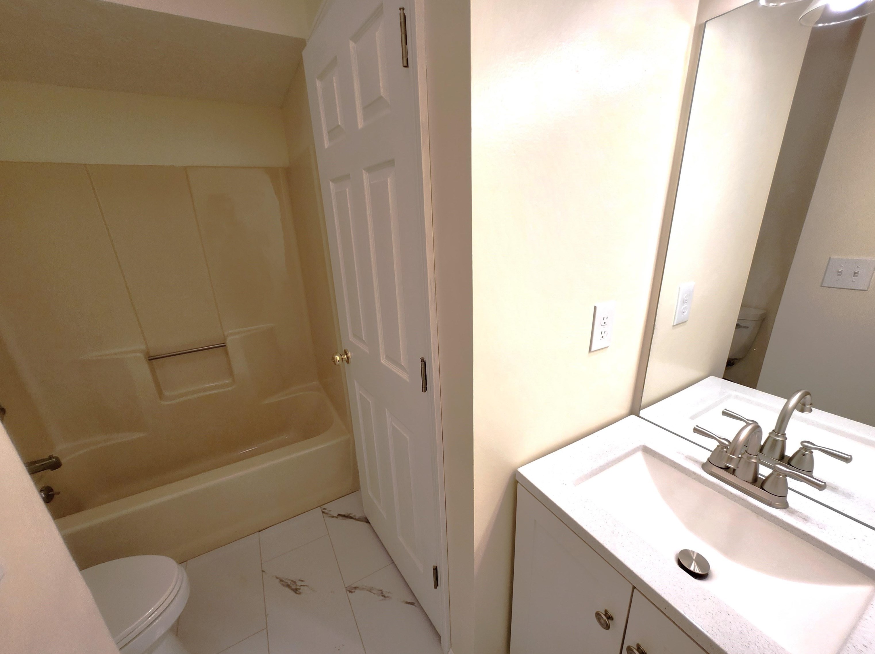 36 Cricket Hill Dr, Merrimack NH  03054-6621 exterior