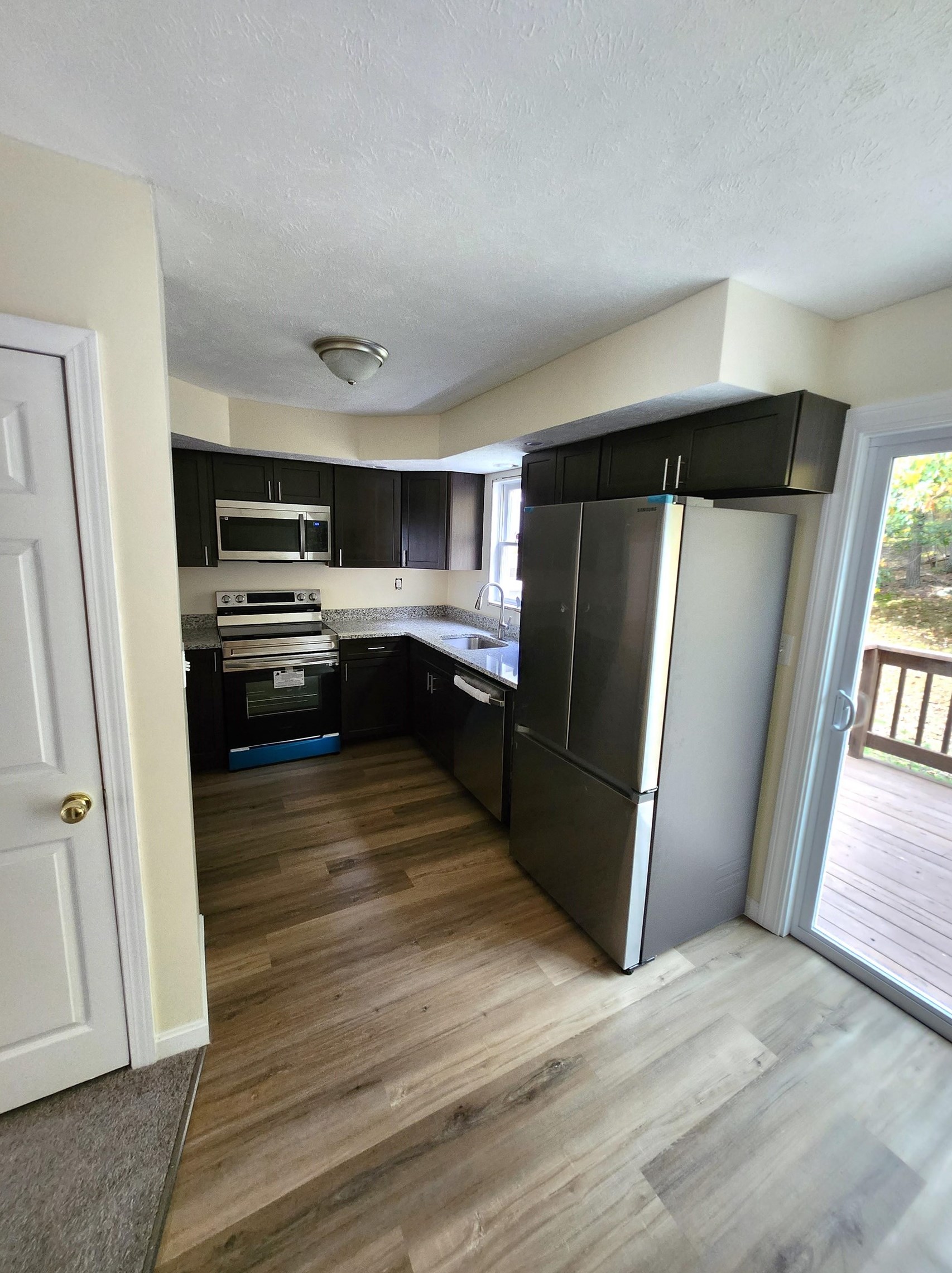 36 Cricket Hill Dr, Merrimack NH  03054-6621 exterior