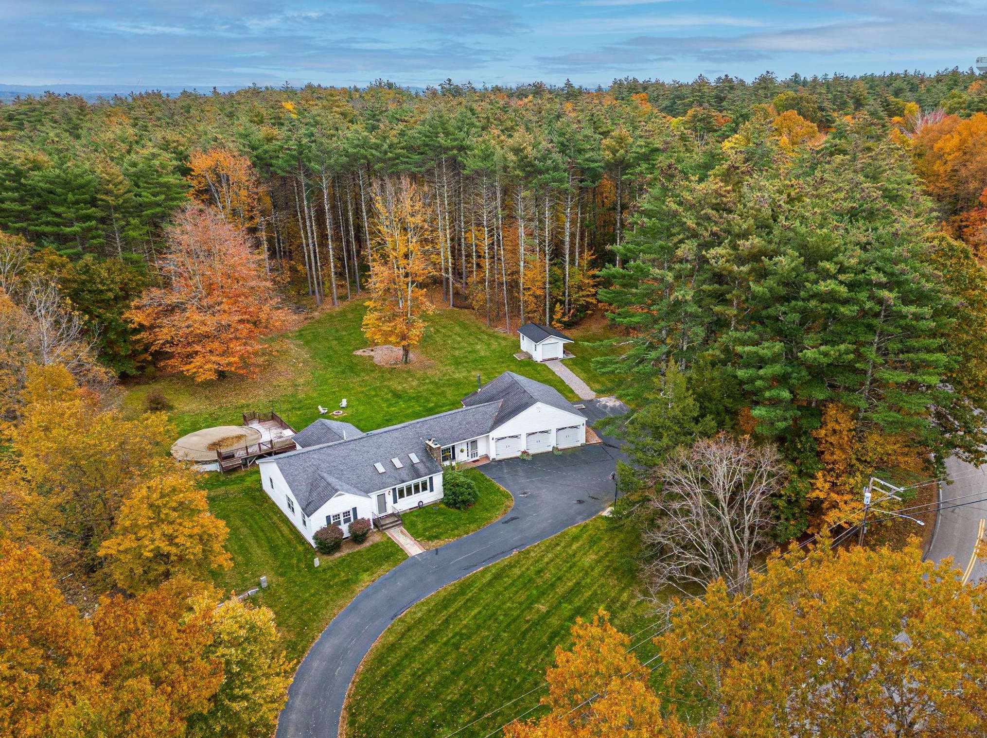 281 Baboosic Lake Rd, Merrimack NH  03054-2213 exterior