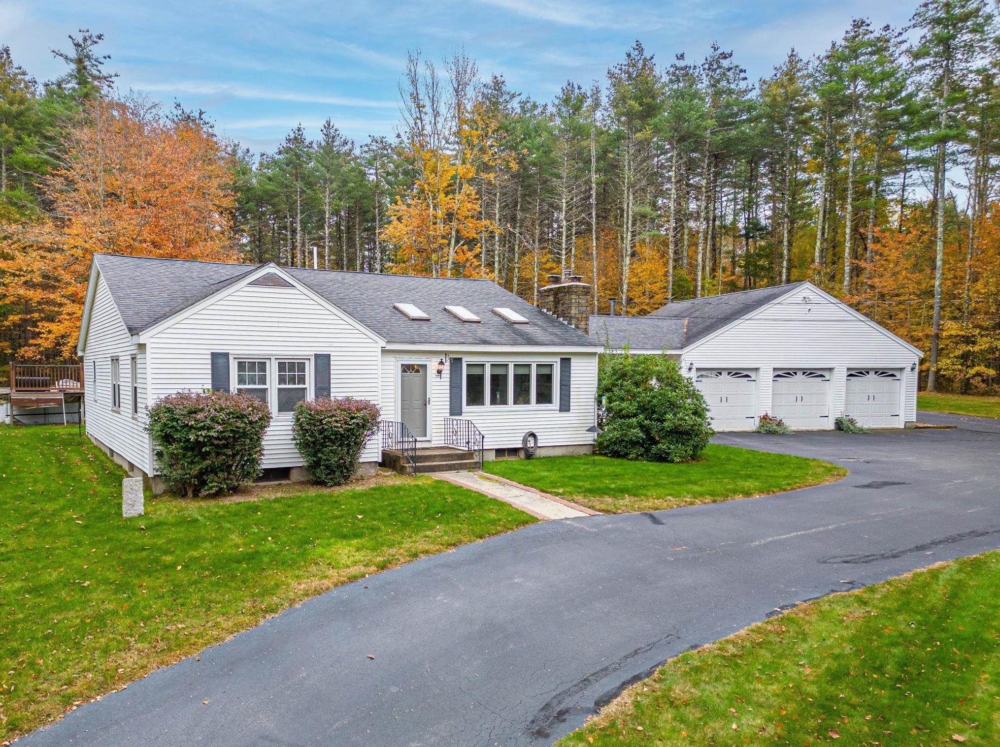 281 Baboosic Lake Rd, Merrimack NH  03054-2213 exterior