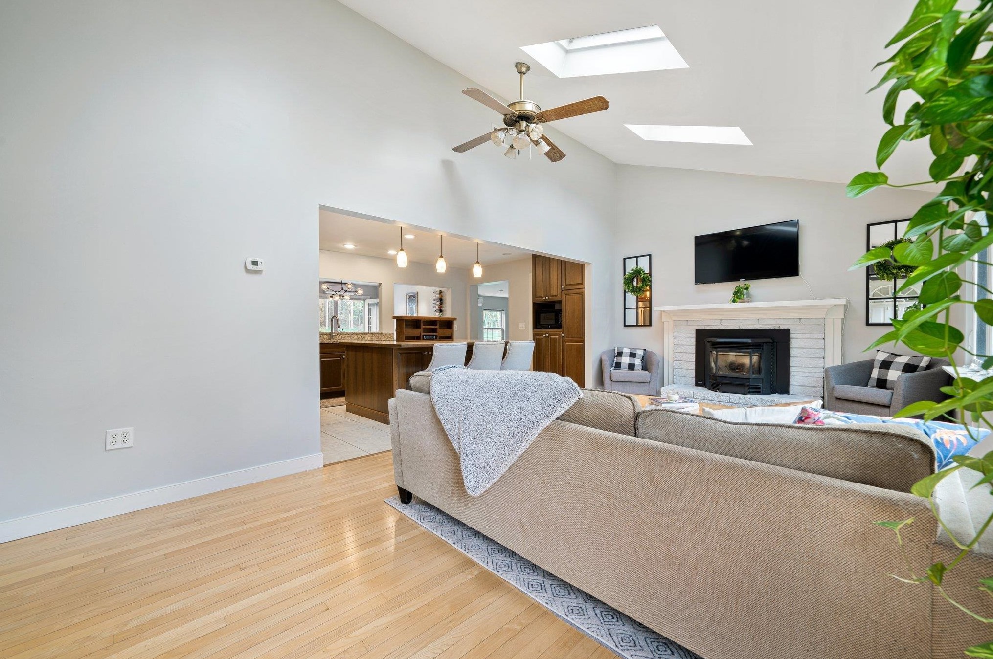 281 Baboosic Lake Rd, Merrimack NH  03054-2213 exterior