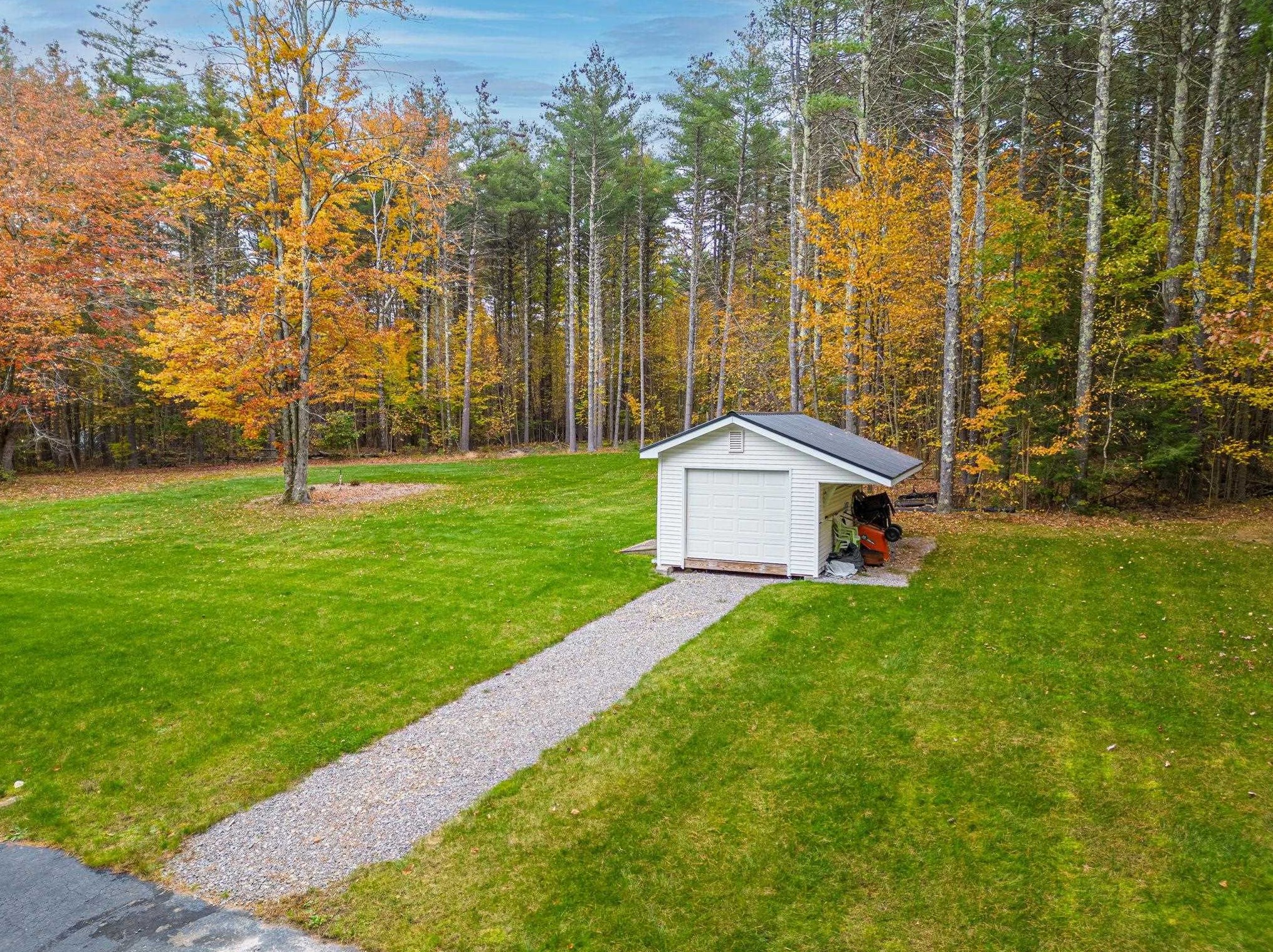 281 Baboosic Lake Rd, Merrimack NH  03054-2213 exterior