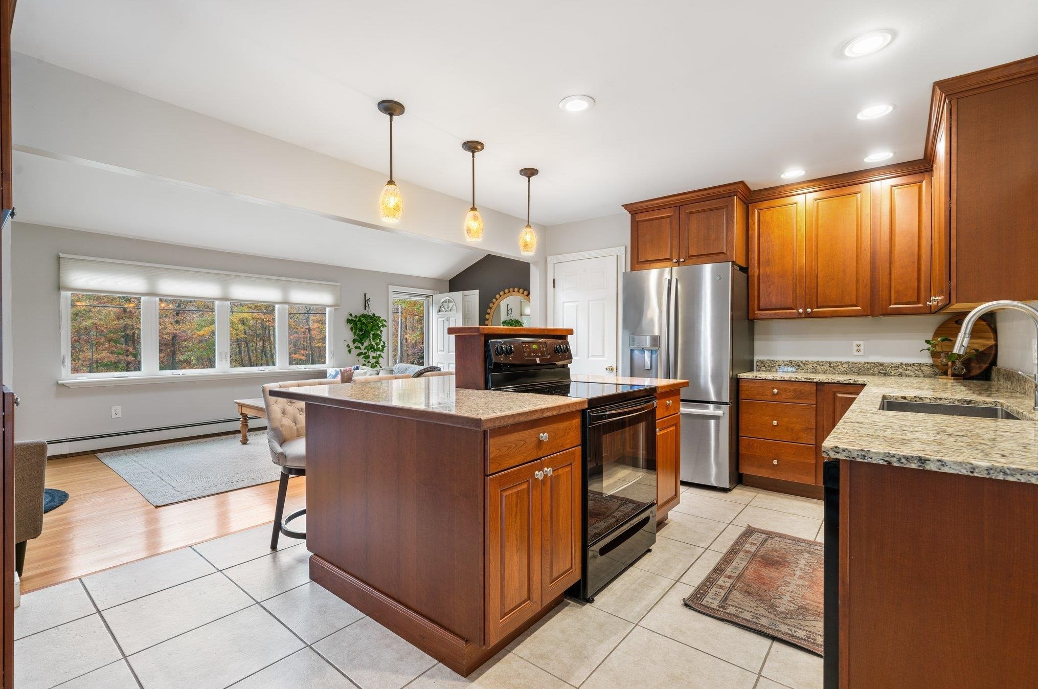 281 Baboosic Lake Rd, Merrimack NH  03054-2213 exterior