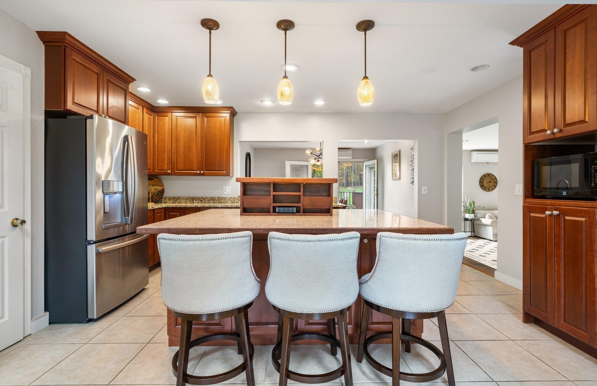 281 Baboosic Lake Rd, Merrimack NH  03054-2213 exterior