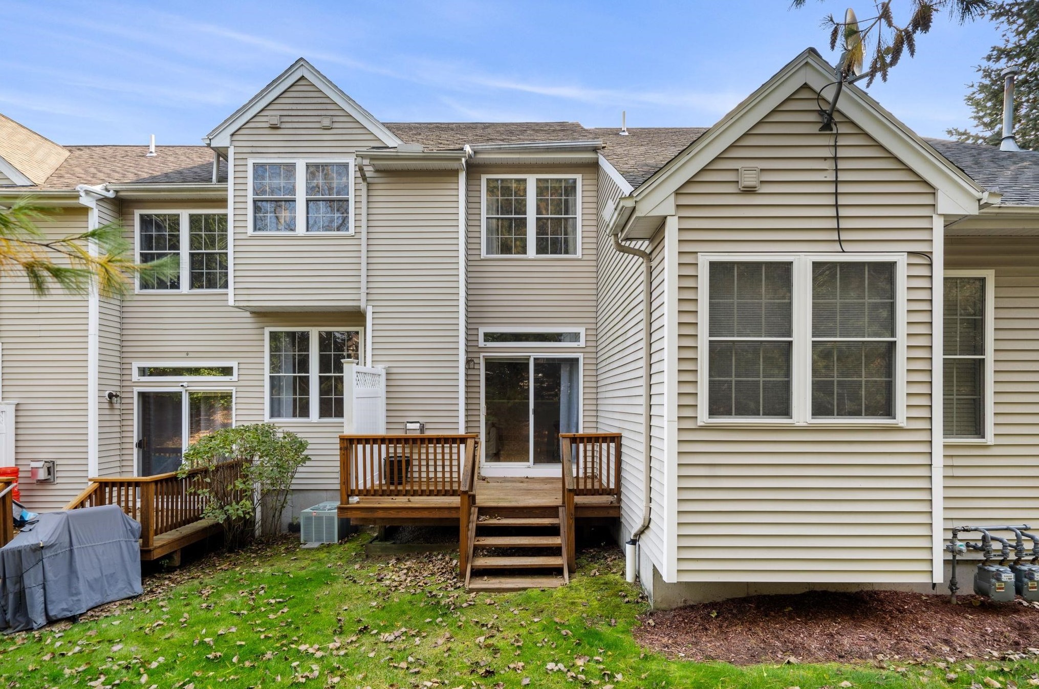 12 Edward Cir, Manchester NH  03110-6867 exterior