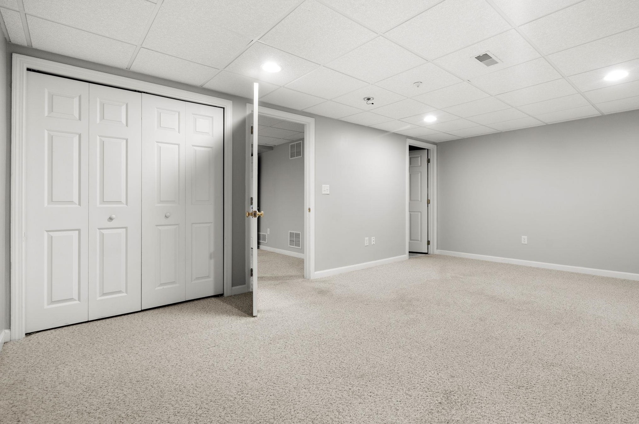 12 Edward Cir, Manchester NH  03110-6867 exterior