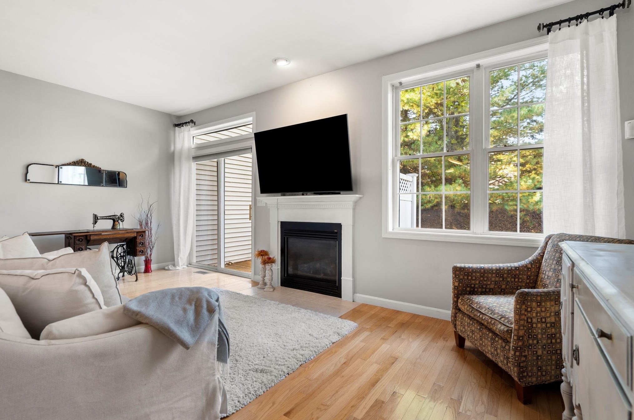 12 Edward Cir, Manchester NH  03110-6867 exterior