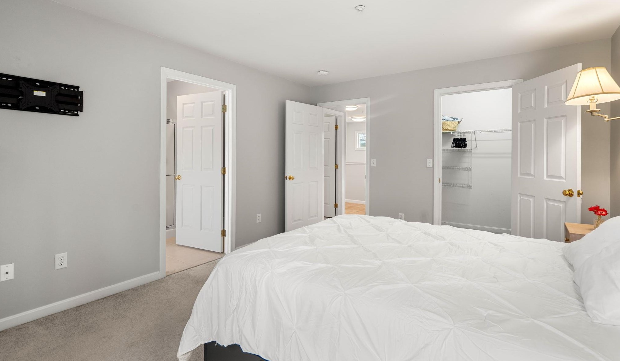 12 Edward Cir, Manchester NH  03110-6867 exterior